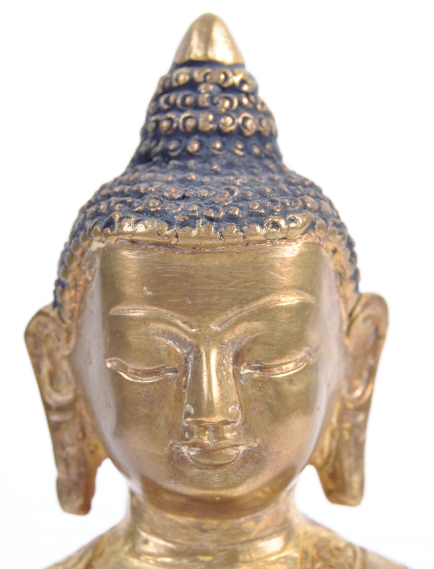 19TH CENTURY CHINESE GILDED BRONZE ORMOLU BUDDHA - Bild 2 aus 8