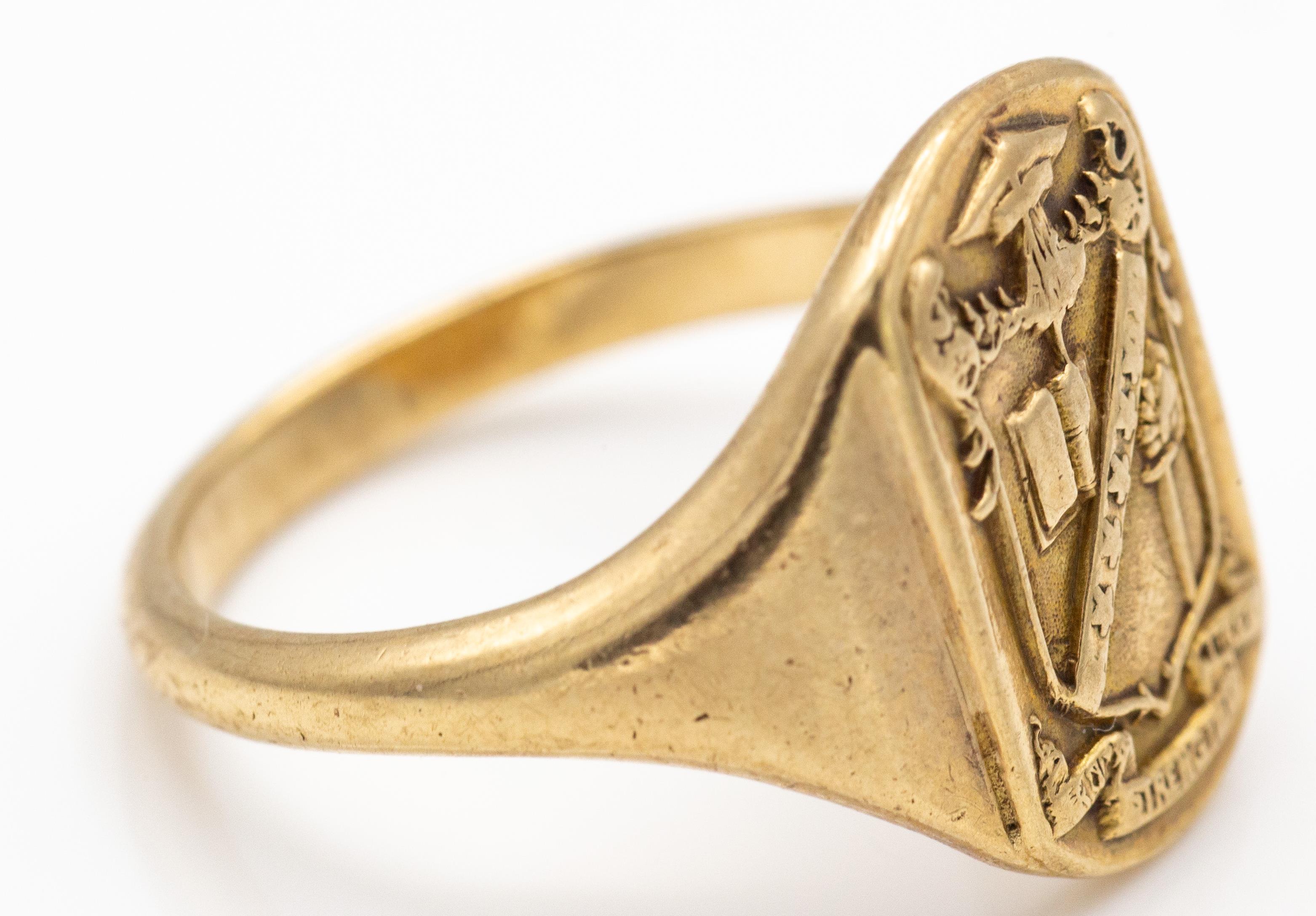 An 10ct Gold Signet Ring - Image 2 of 4