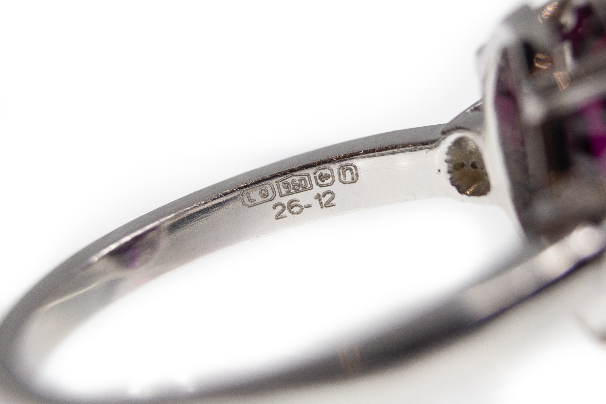 A Hallmarked 950 Platinum Garnet & Diamond Ring - Image 10 of 10