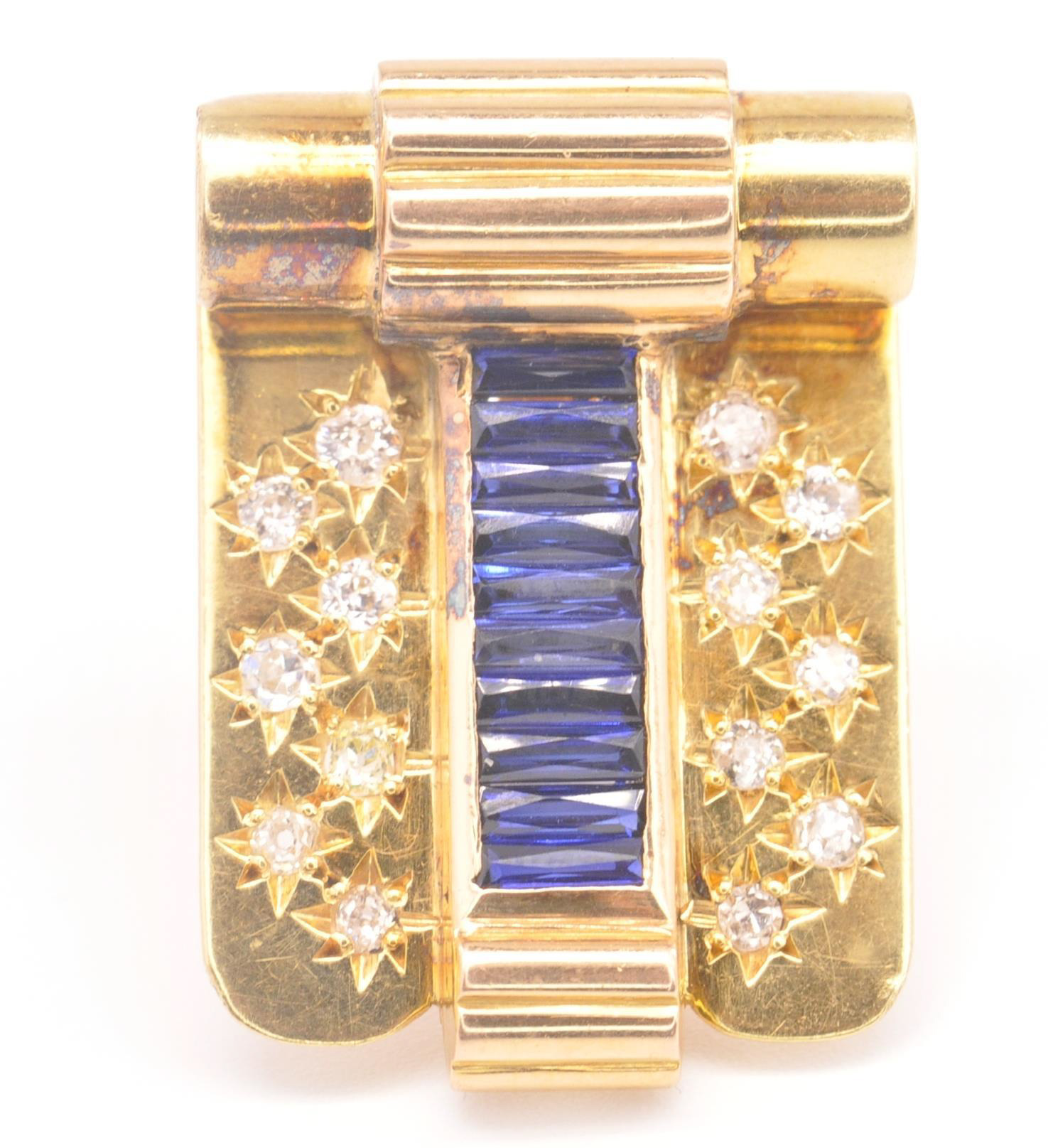 An Art Deco 18ct Gold French Sapphire & Diamond Dress Clip - Image 14 of 14