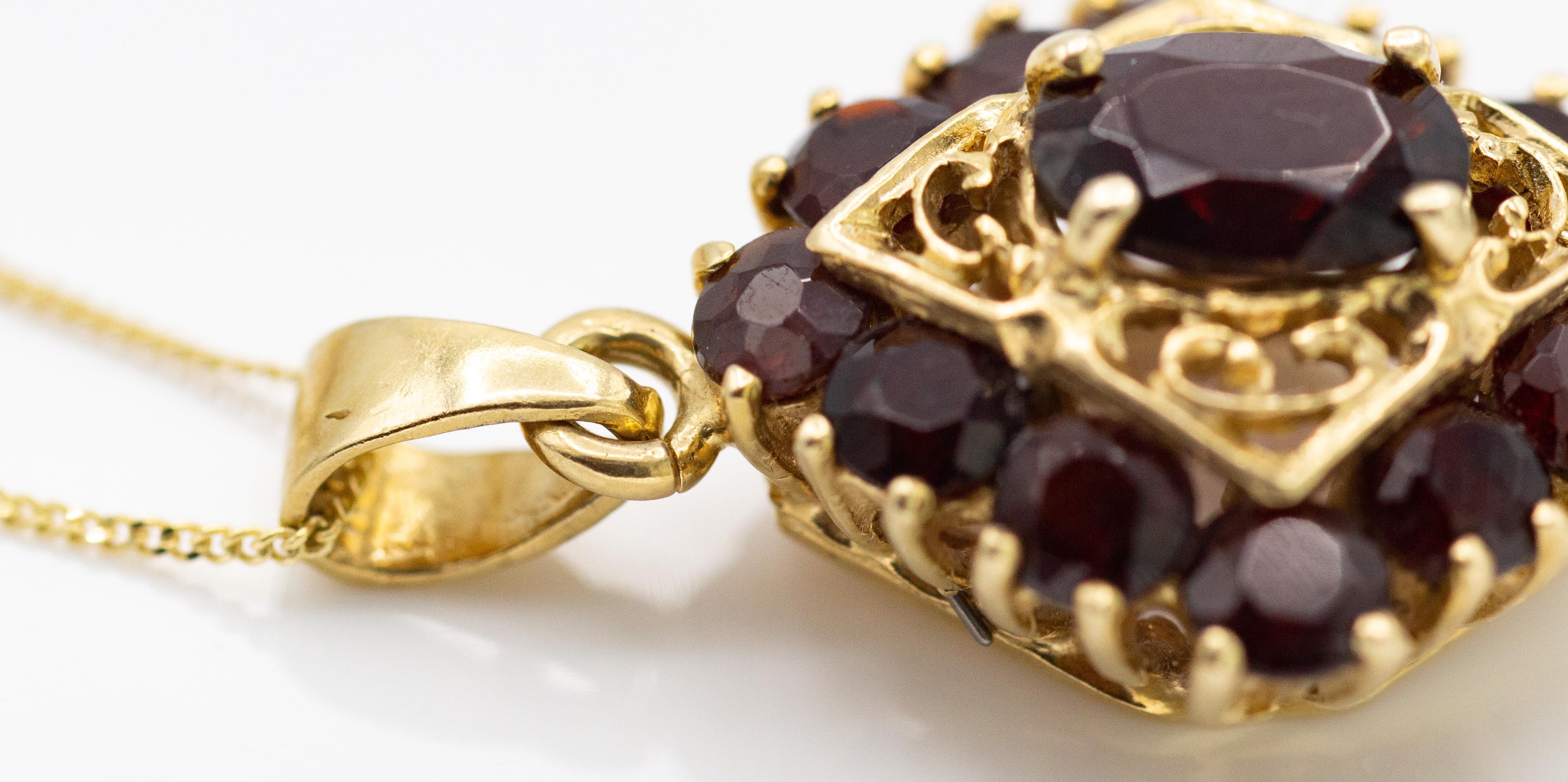 14ct Gold & Garnet Jewellery Suite - Ring - Earrings & Necklace - Image 8 of 9