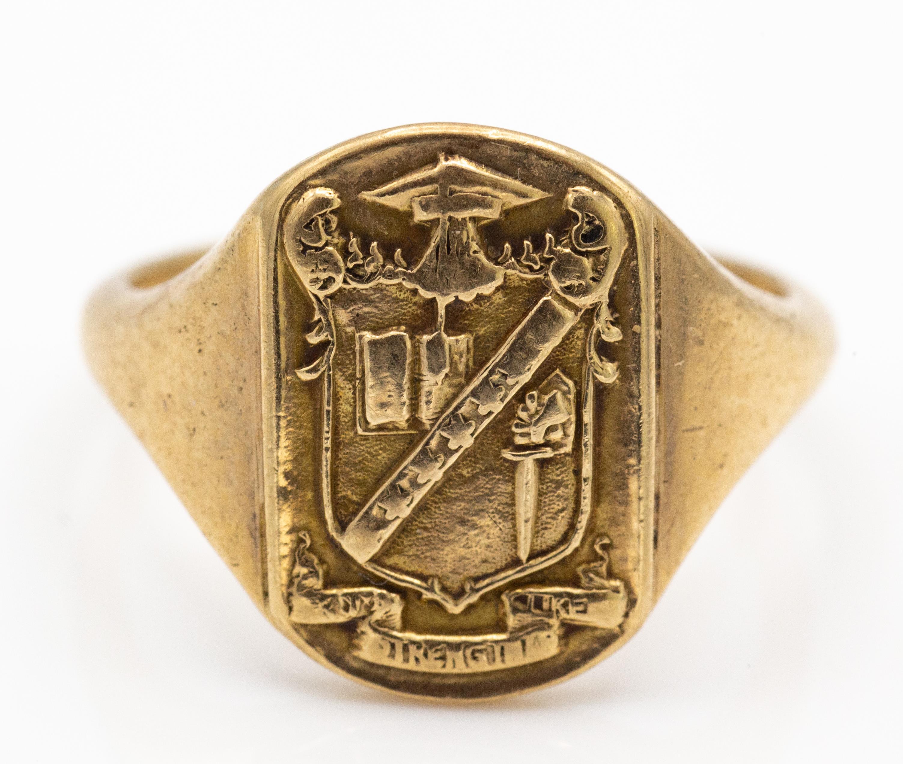 An 10ct Gold Signet Ring