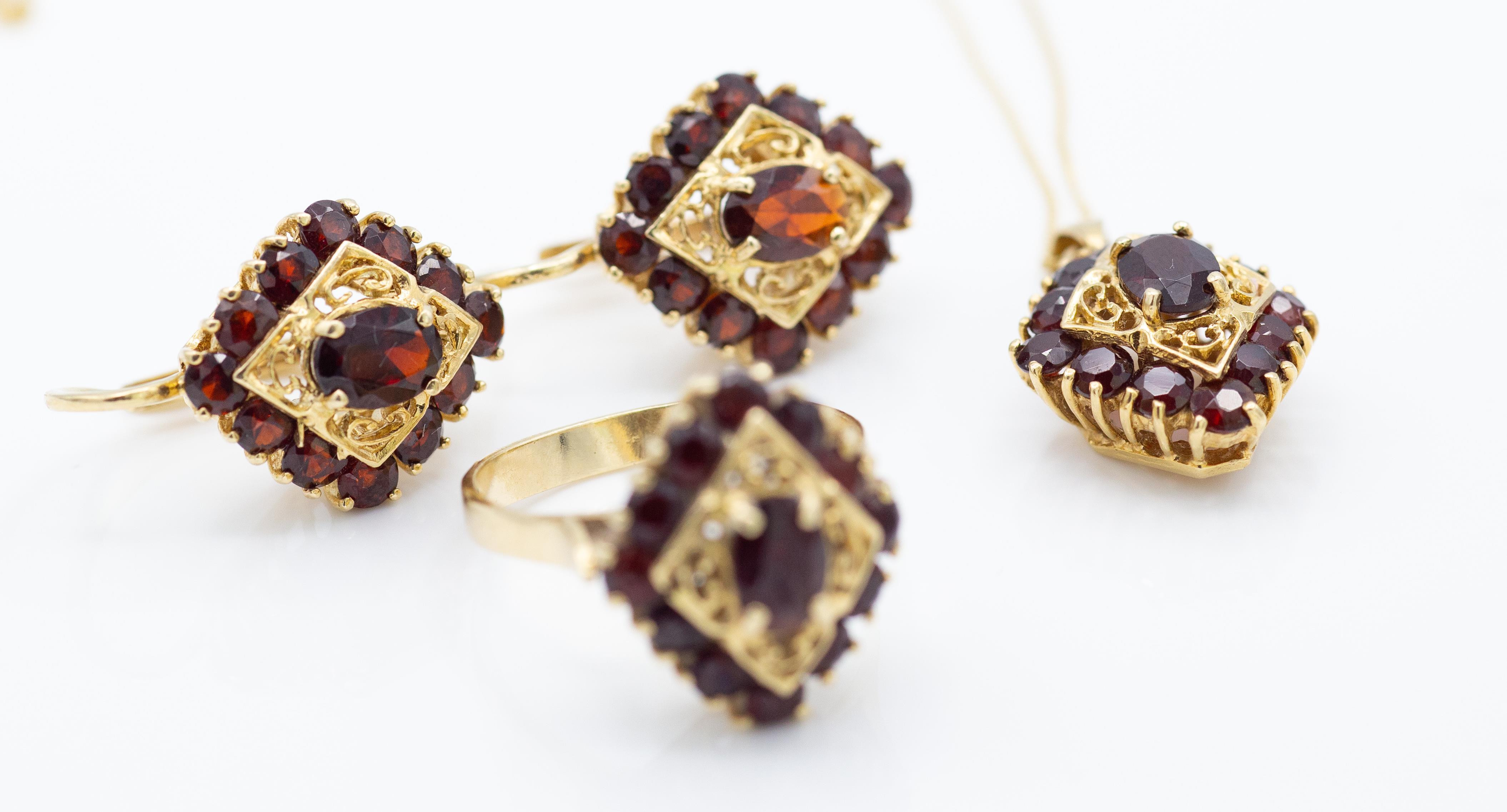 14ct Gold & Garnet Jewellery Suite - Ring - Earrings & Necklace