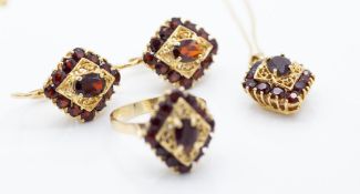 14ct Gold & Garnet Jewellery Suite - Ring - Earrings & Necklace