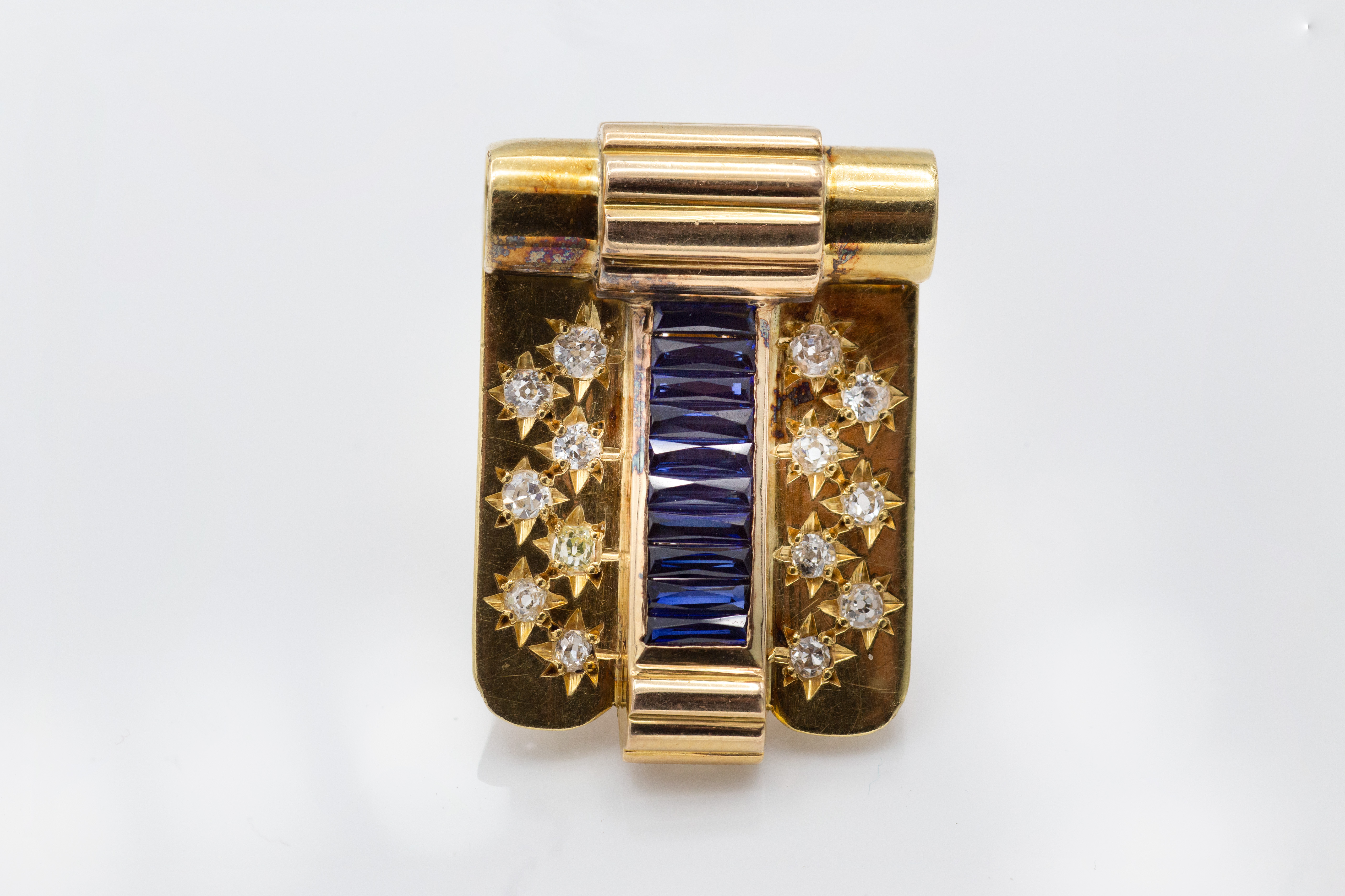 An Art Deco 18ct Gold French Sapphire & Diamond Dress Clip - Image 2 of 14