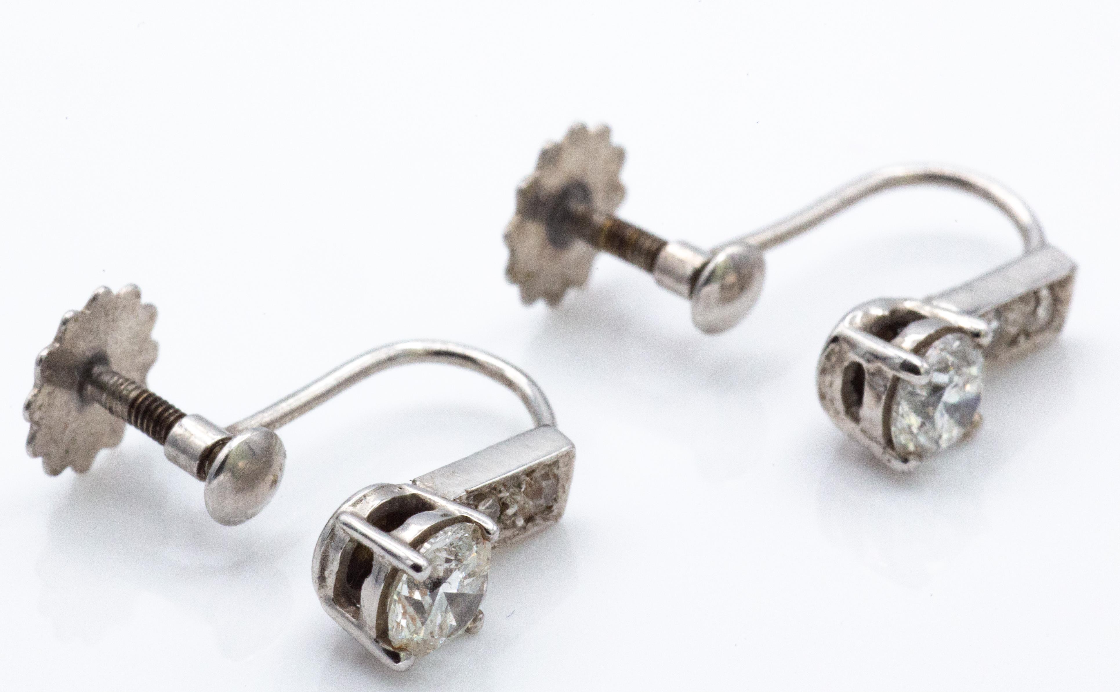 A Pair of 9ct White Gold & Diamond Drop Earrings - Image 2 of 4