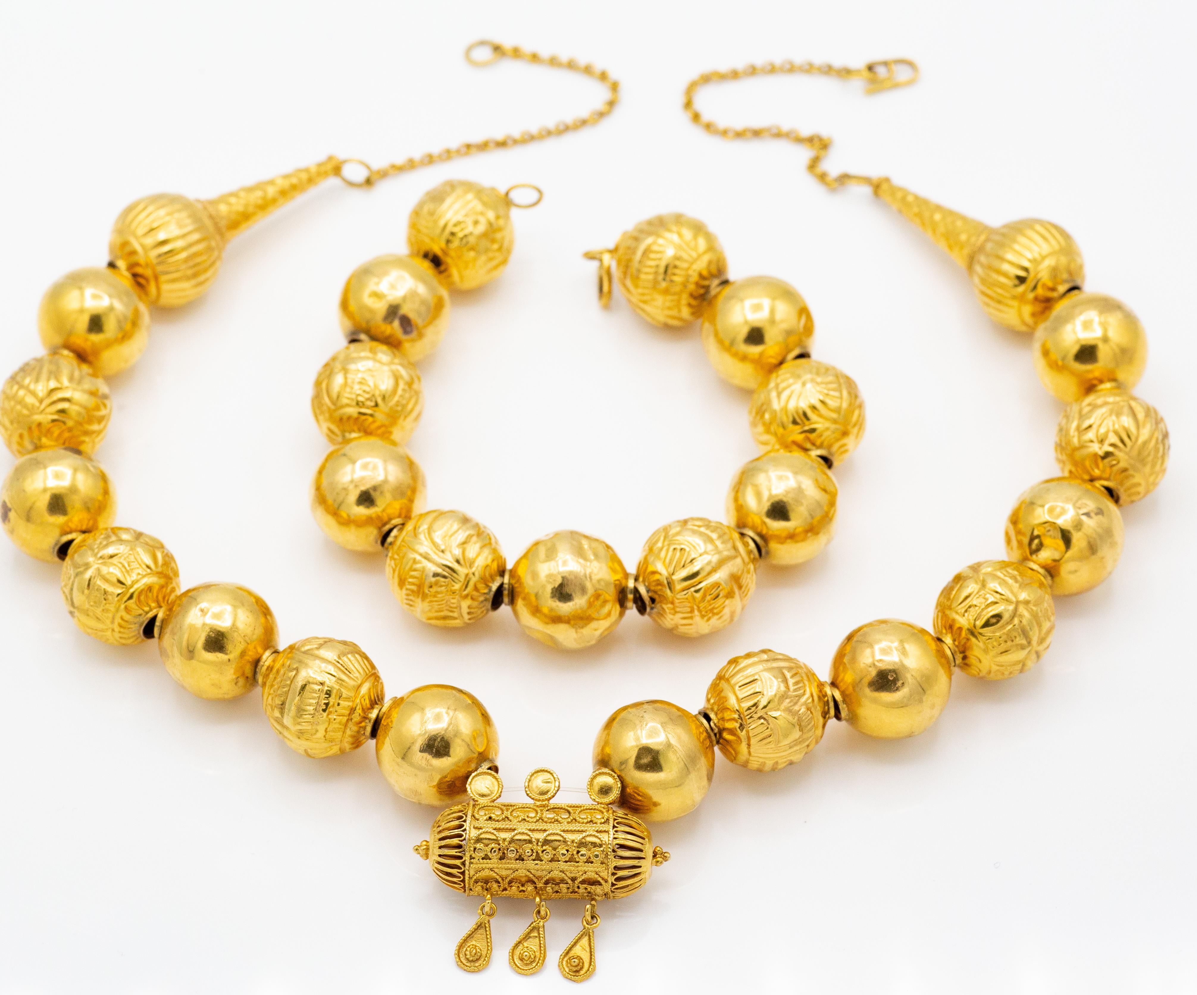A Hallmarked 9ct Gold Byzantine Necklace & Bracelet - Image 3 of 6