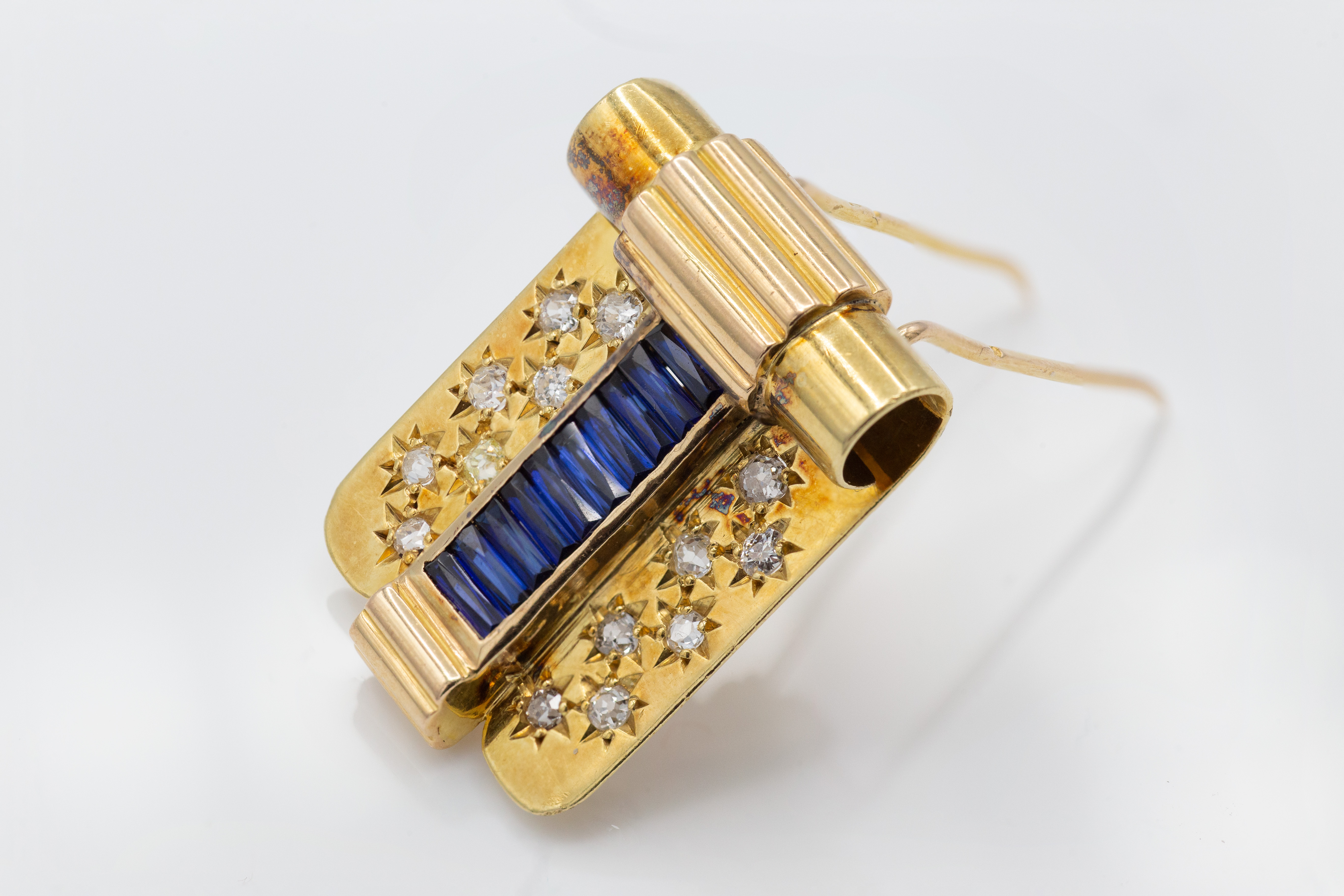 An Art Deco 18ct Gold French Sapphire & Diamond Dress Clip - Image 6 of 14