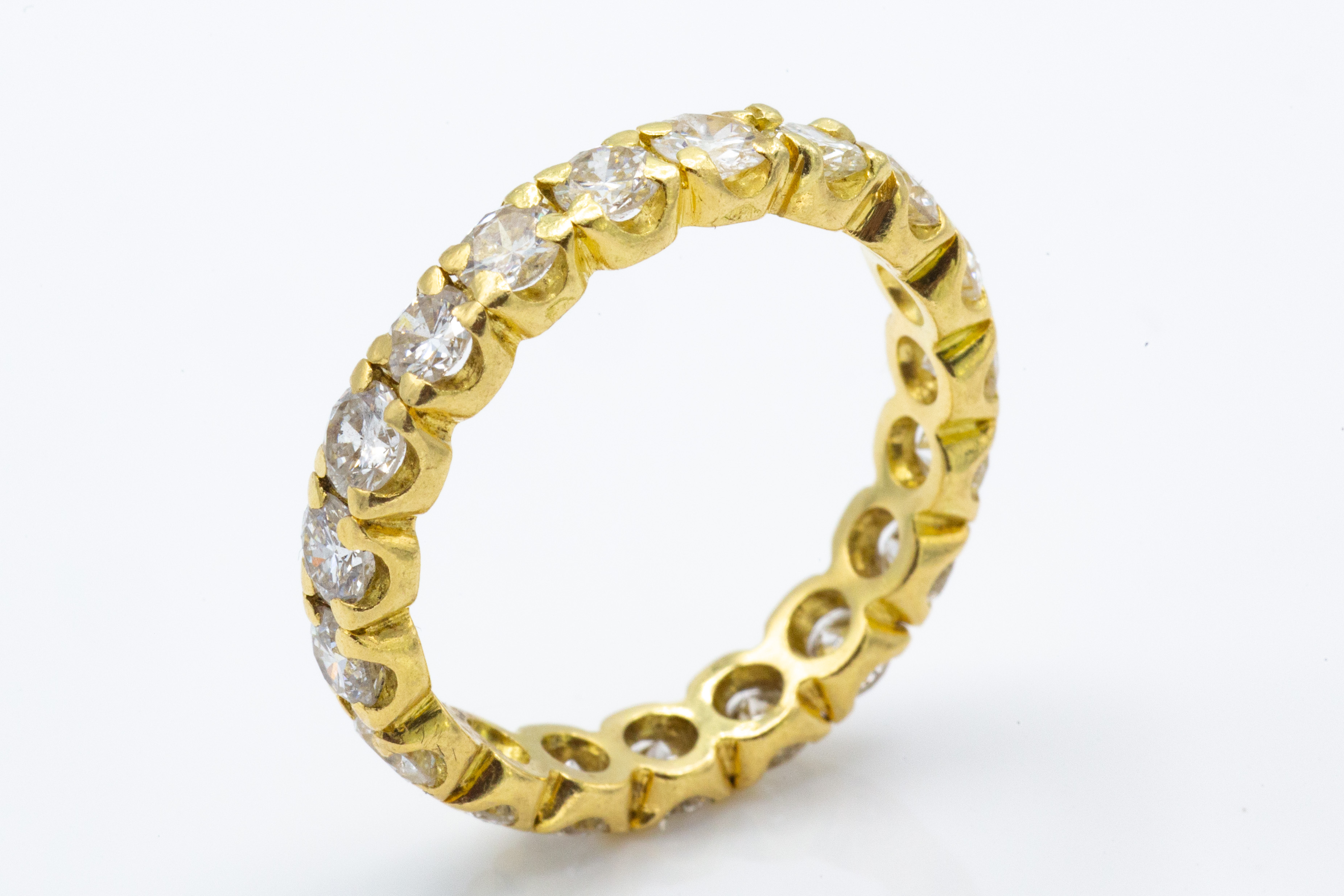 A French 18ct Gold & Diamond Eternity Ring - Image 2 of 4