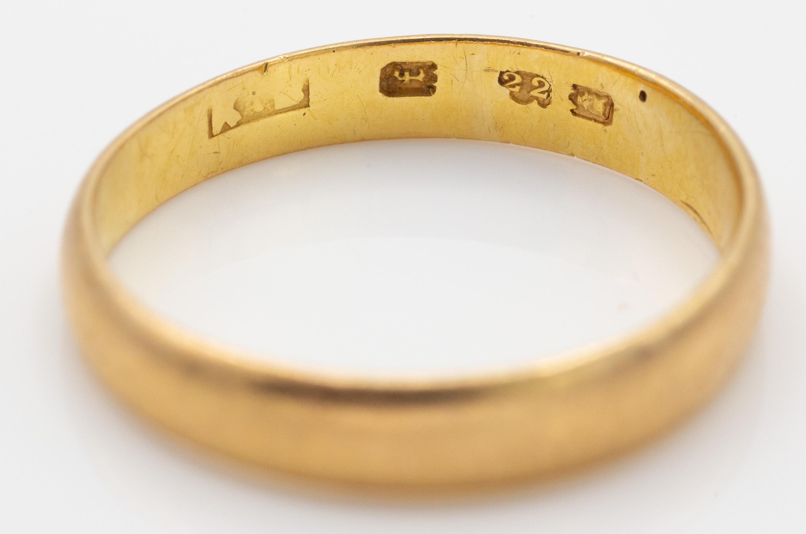 A 22ct Gold Band Ring - Image 4 of 4