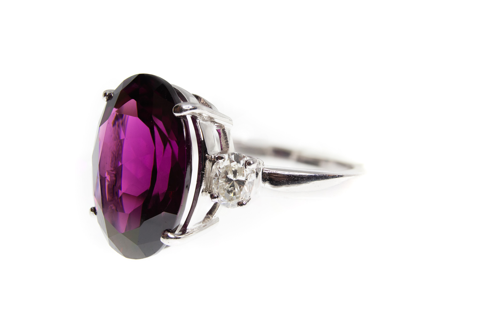 A Hallmarked 950 Platinum Garnet & Diamond Ring - Image 2 of 10