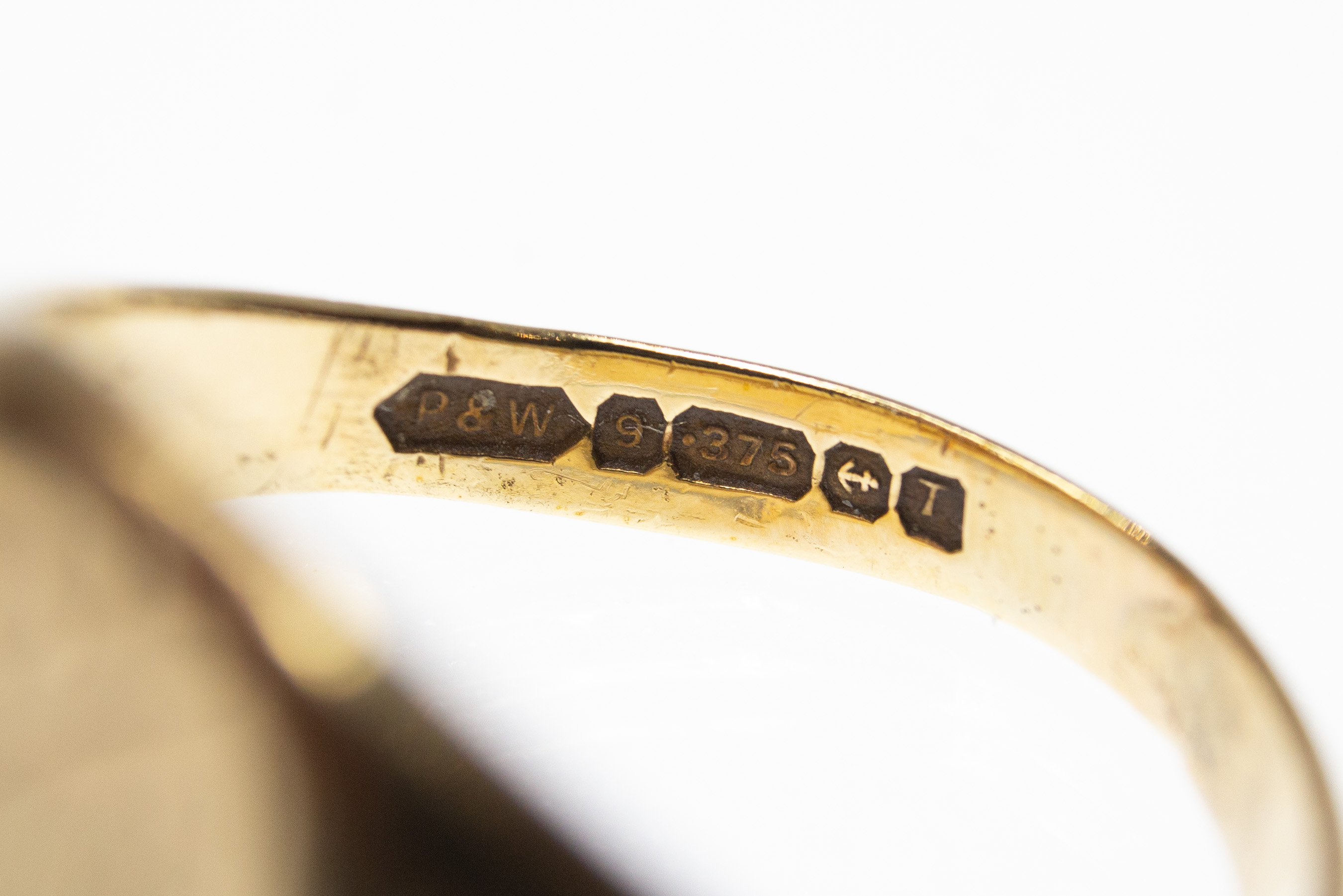 Two 9ct Gold Signet Rings - Image 4 of 5