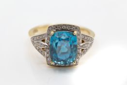 18ct Gold Zircon & Diamond Ring