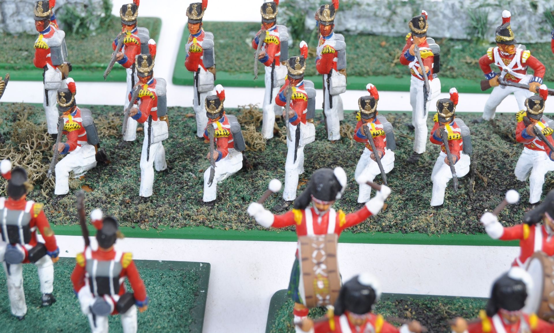 COLLECTION OF 1/32 SCALE PLASTIC NAPOLEONIC SOLDIER FIGURES - Image 3 of 6