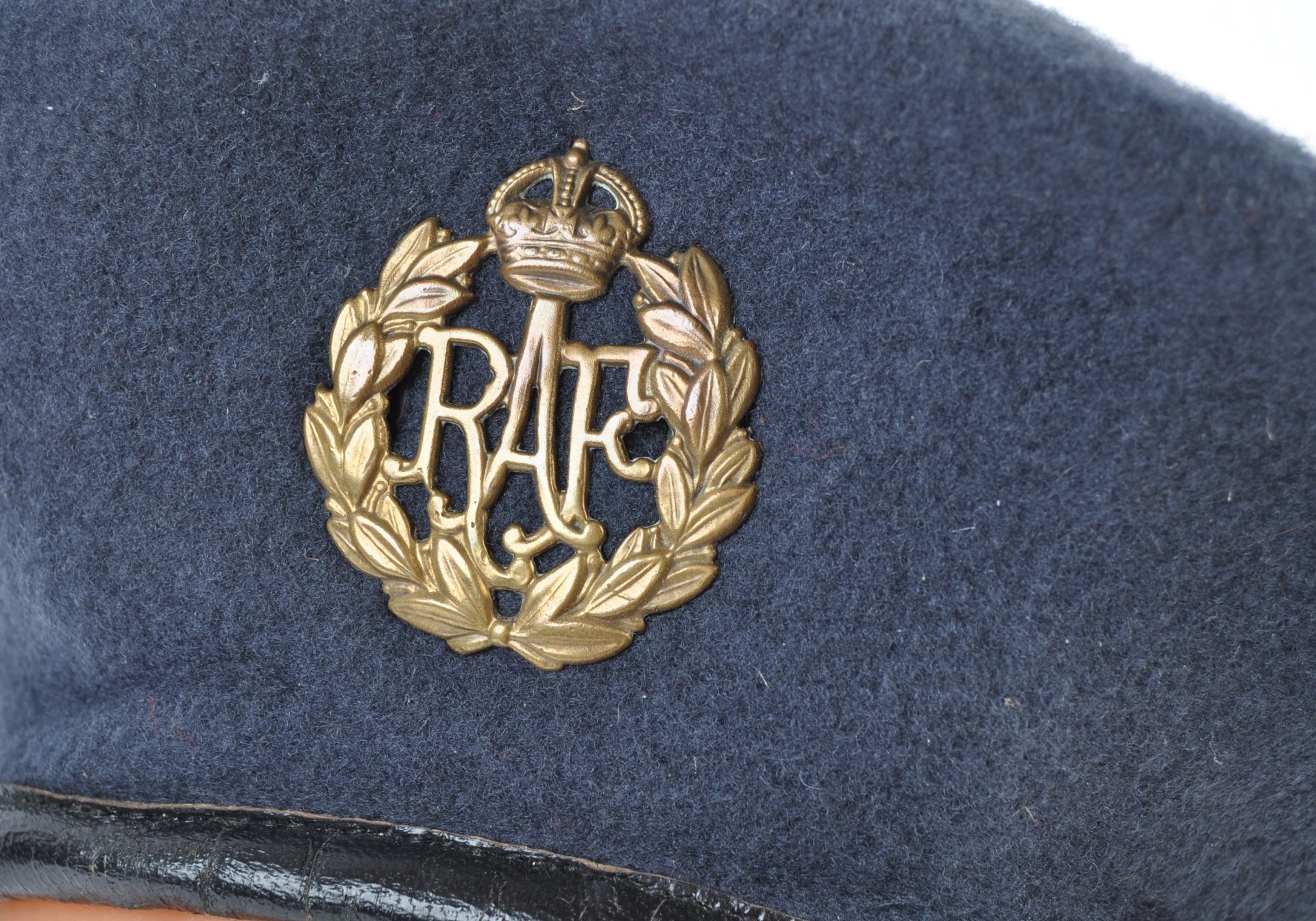 POST WWII SECOND WORLD WAR 1950 ROYAL AIR FORCE BERET - Image 2 of 4