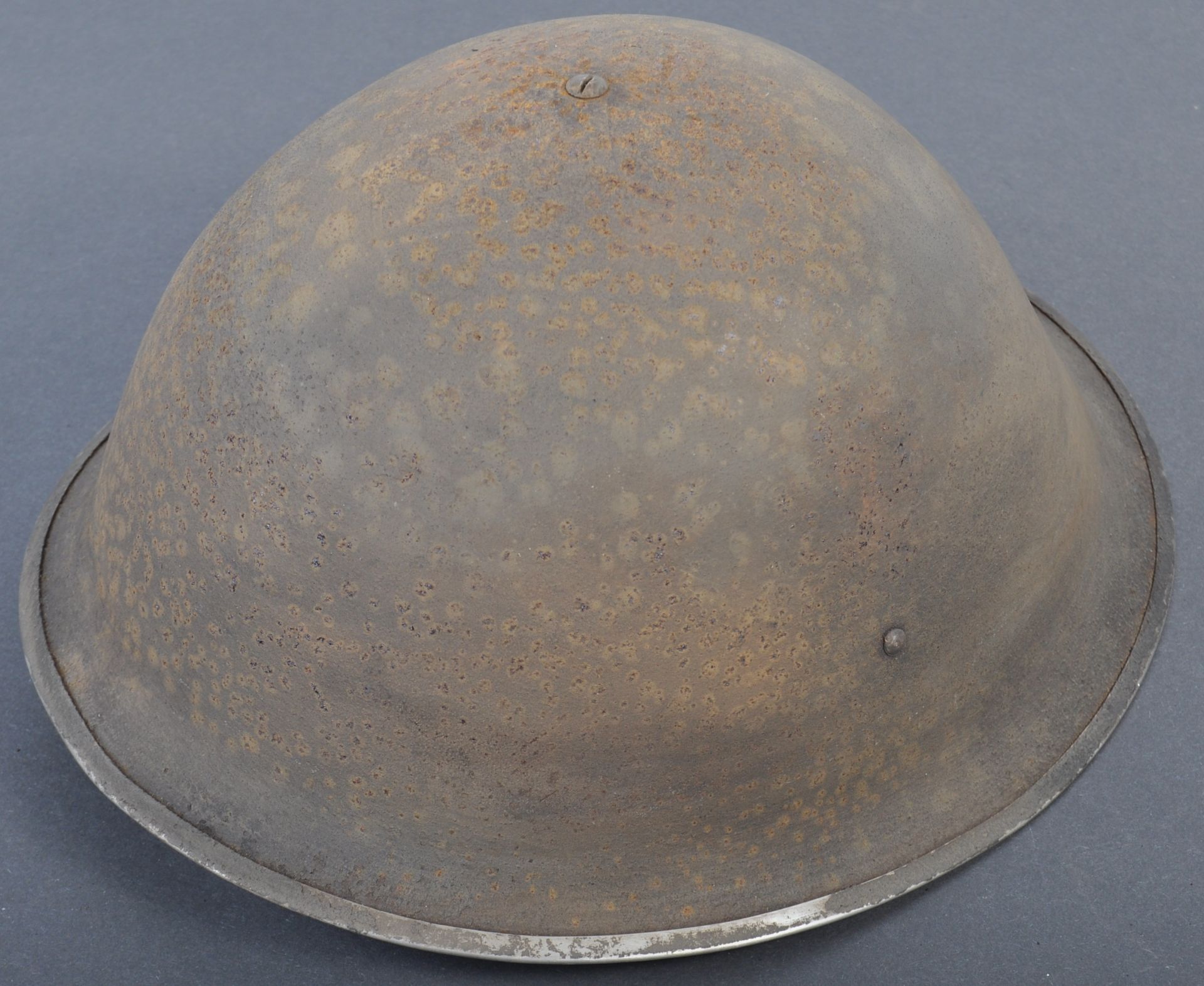 ORIGINAL WWII BRITISH ARMY TURTLE HELMET 1944 DATED - Image 4 of 4