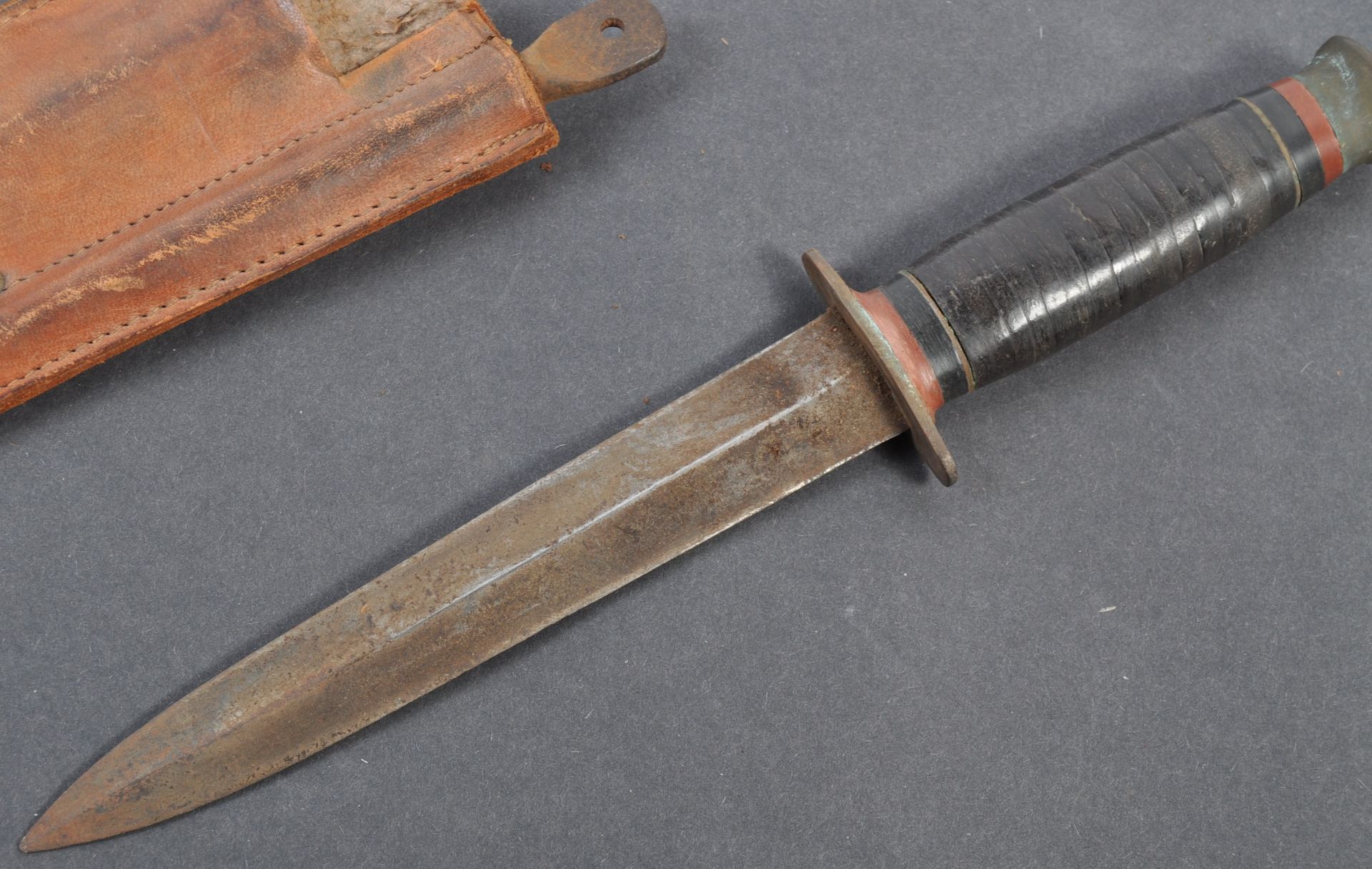 WWII SECOND WORLD WAR COMBAT KNIFE BY TAYLOR OF SHEFFIELD - Image 5 of 5