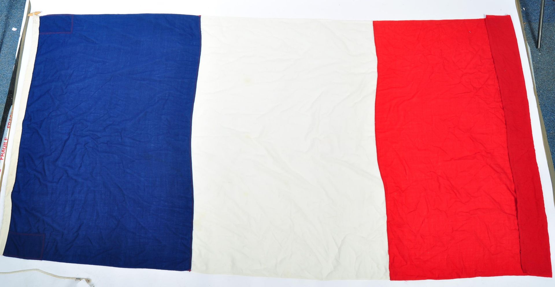 LARGE 20TH CENTURY FRENCH LINEN FLAG - Image 2 of 4