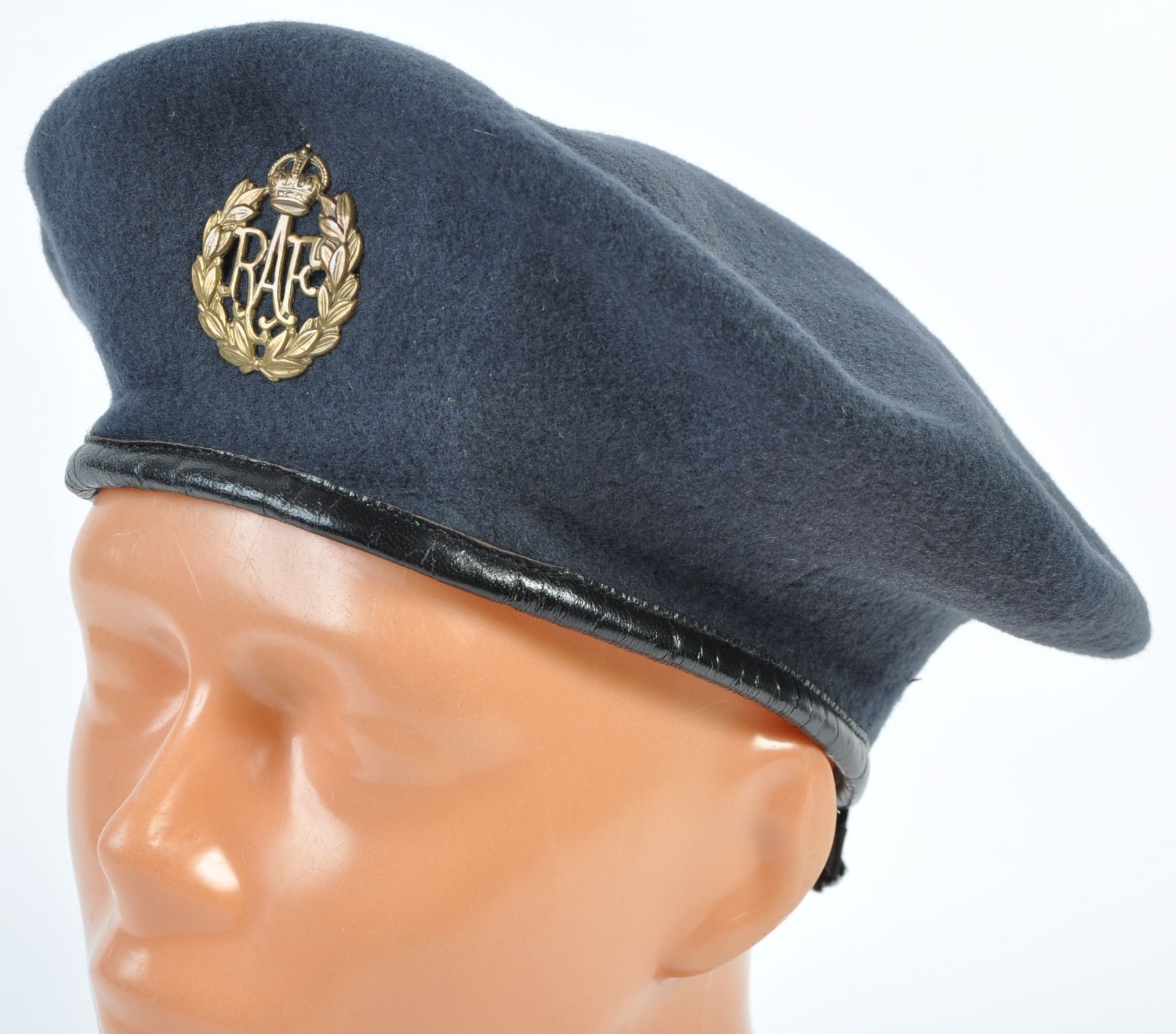 POST WWII SECOND WORLD WAR 1950 ROYAL AIR FORCE BERET