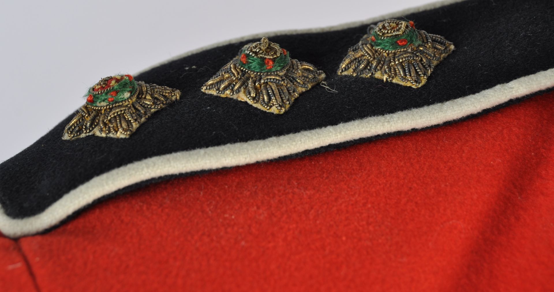 EARLY 20TH CENTURY ROYAL FUSILIERS CAPTAIN'S MESS JACKET - Image 4 of 6