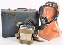 A POST WWII BRITISH ' SIEBE GORMAN ' INDUSTRIAL GAS MASK / RESPIRATOR