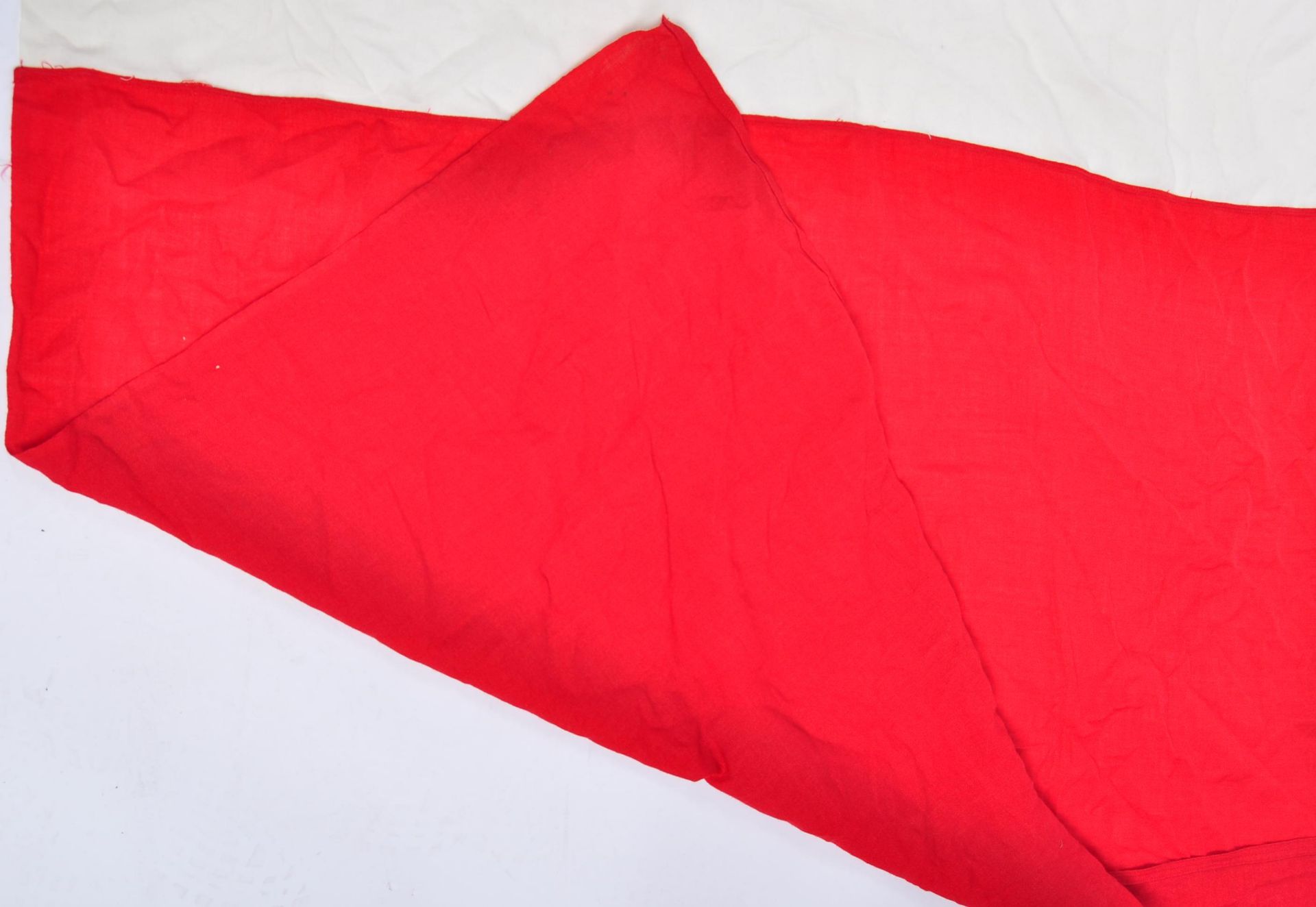 LARGE 20TH CENTURY FRENCH LINEN FLAG - Image 4 of 4