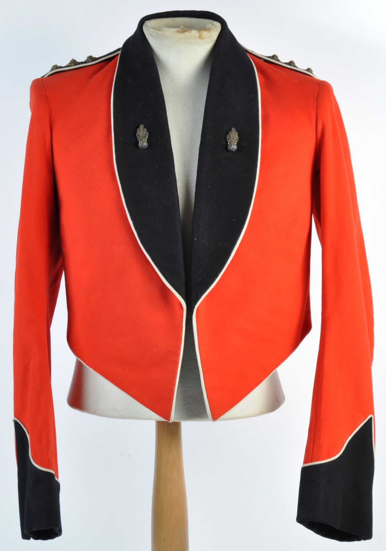 EARLY 20TH CENTURY ROYAL FUSILIERS CAPTAIN'S MESS JACKET
