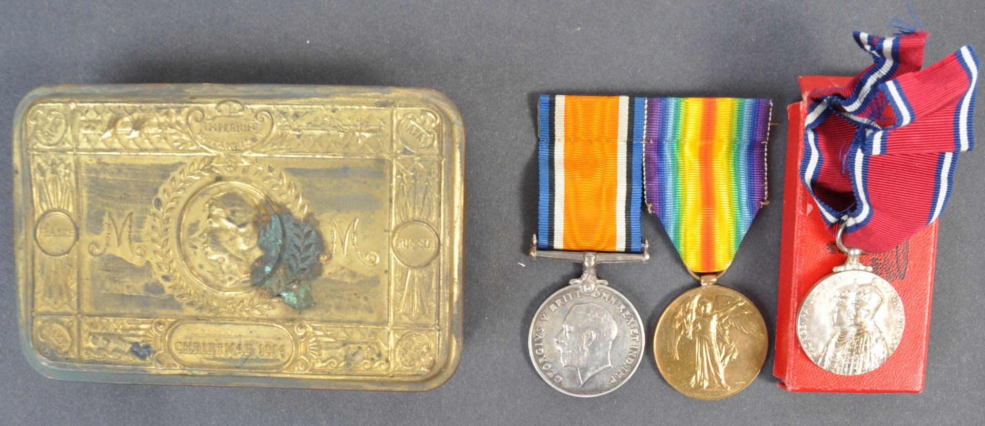 WWI FIRST WORLD WAR MEDAL PAIR & PRINCESS MARY TIN