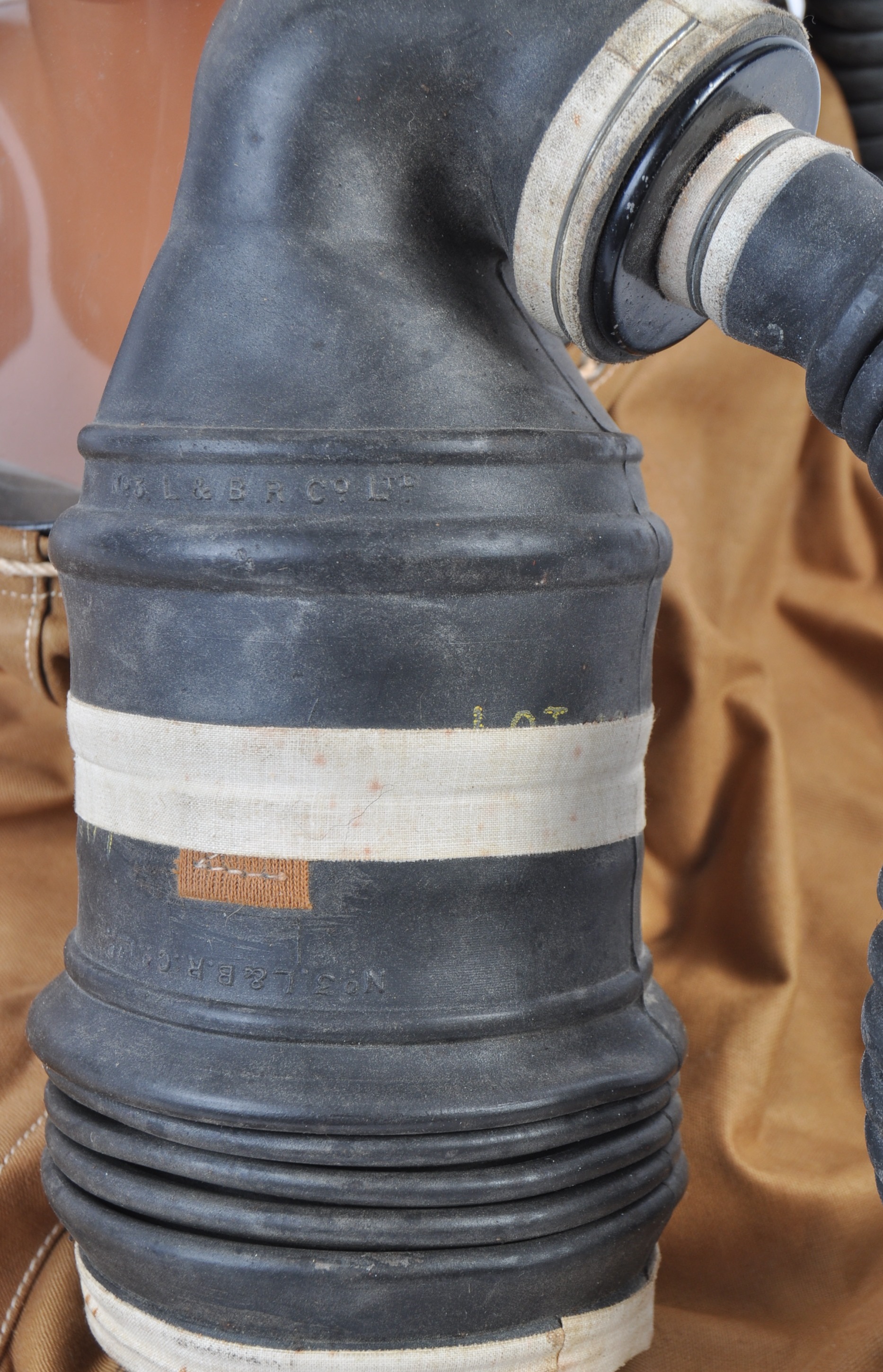 ORIGINAL SECOND WORLD WAR BRITISH HOSPITAL PATIENT RESPIRATOR - Image 3 of 4