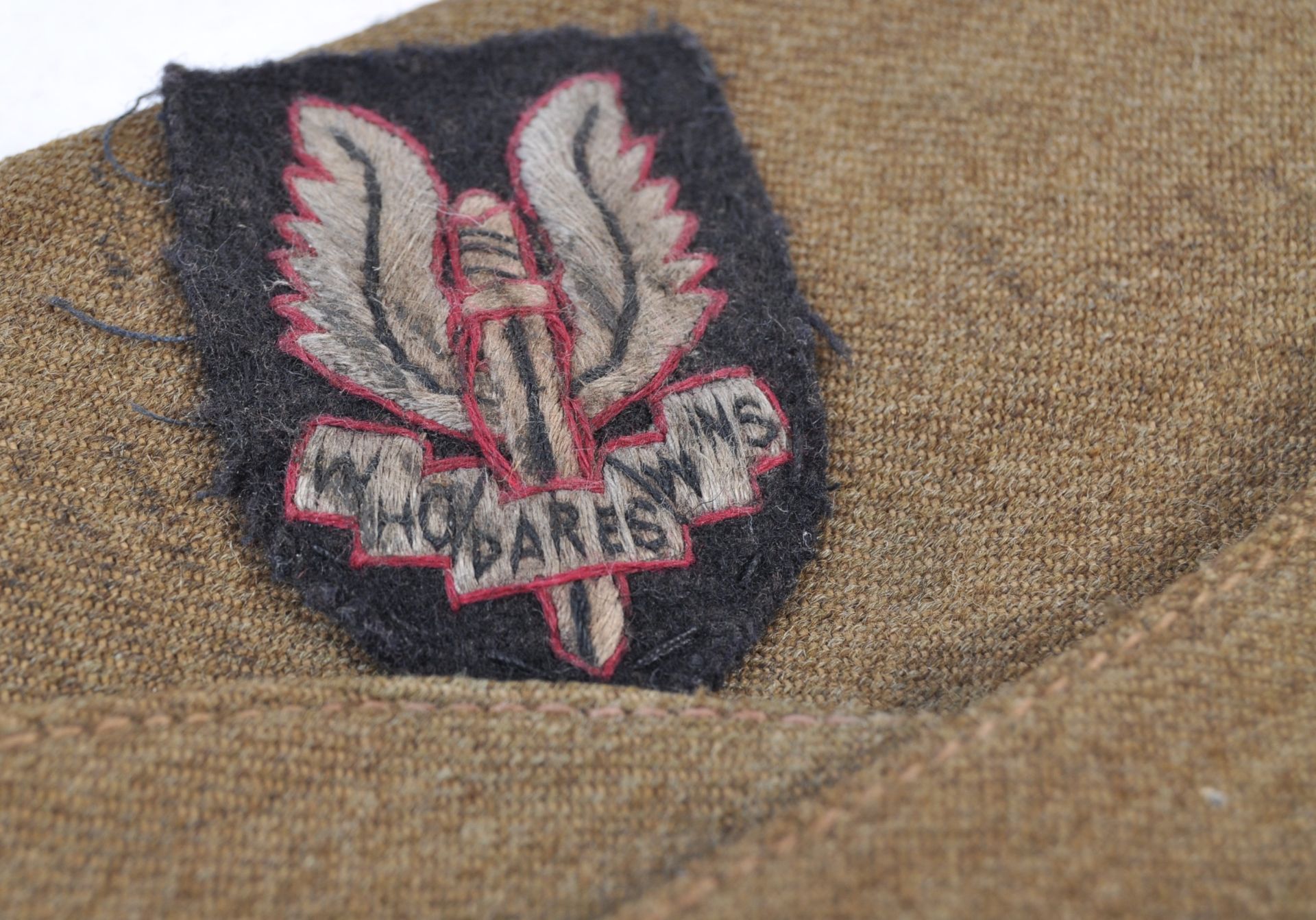 WWII SECOND WORLD WAR UNIFORM BERET WITH SAS BADGE - Image 2 of 5