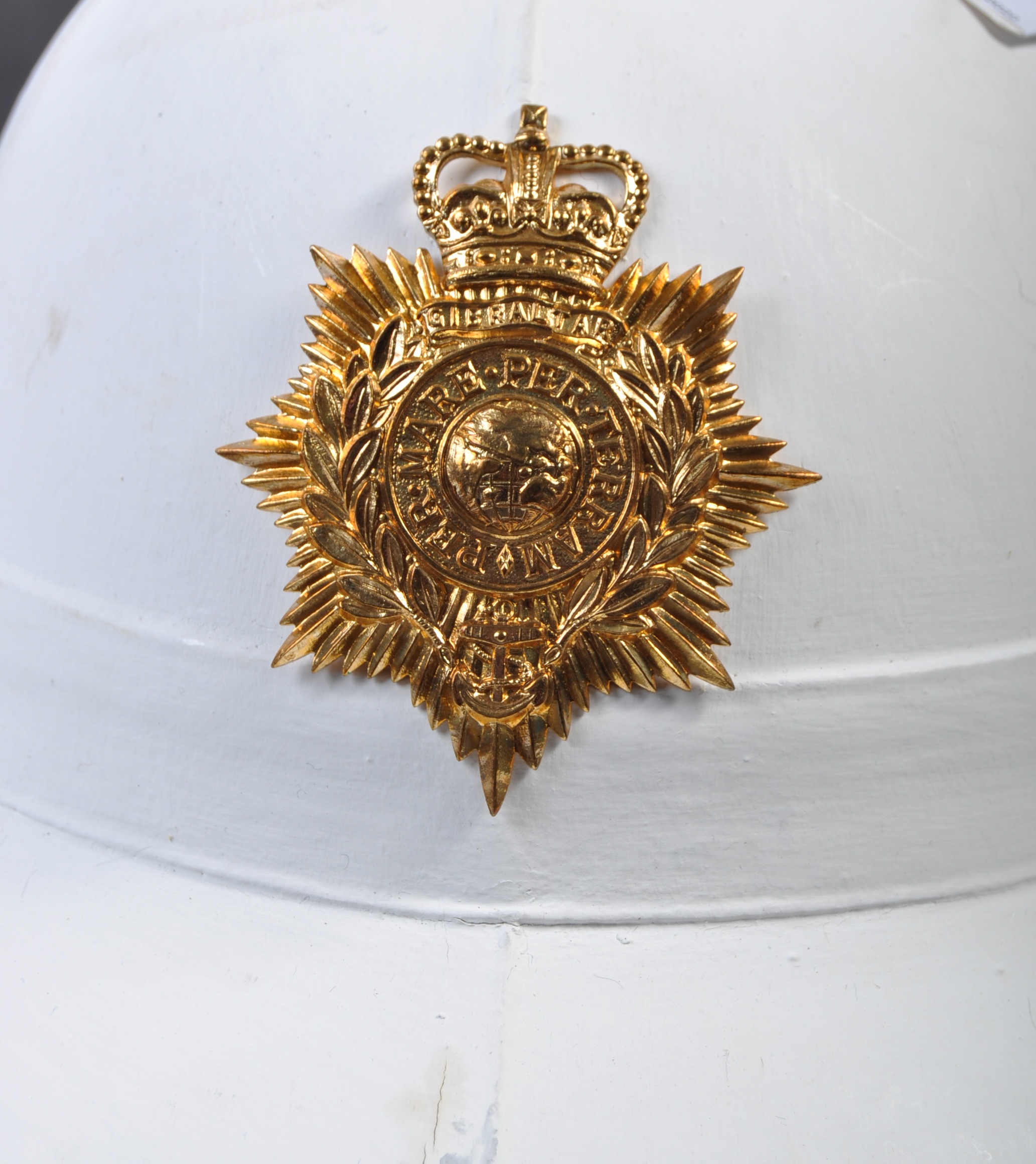 ORIGINAL ROYAL MARINES 20TH CENTURY UNIFORM HELMET - Image 3 of 8