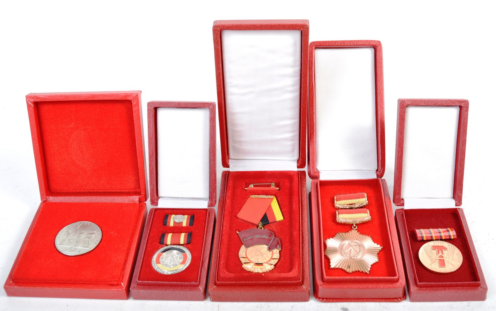 COLLECTION OF ASSORTED RUSSIAN / SOVIET CASED MEDALS / AWARDS