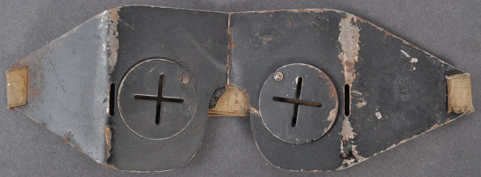 ORIGINAL WWII CIVIL DEFENCE ANTI-FLAK FOLDING SPLINTER GOGGLES - Image 4 of 6