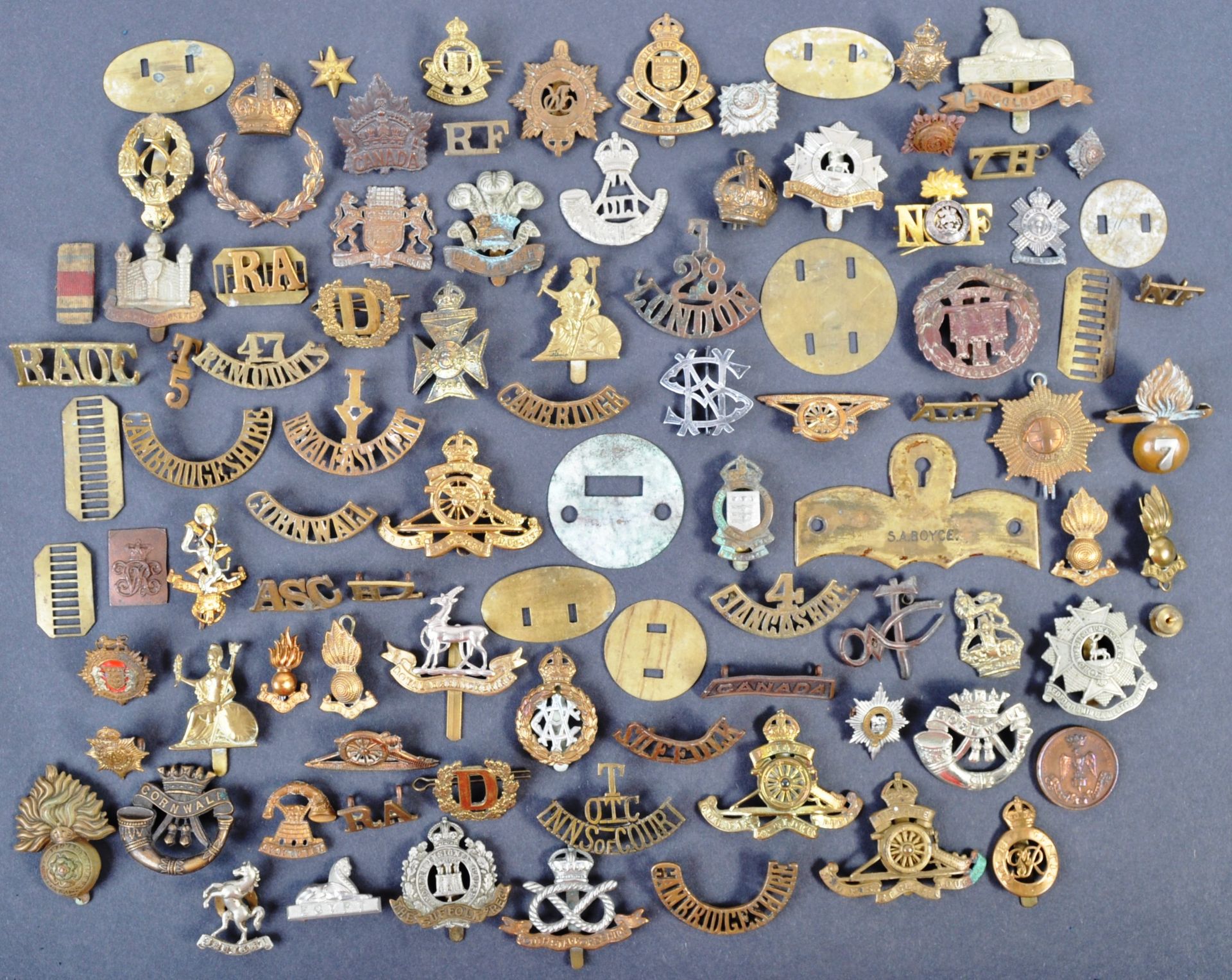 COLLECTION OF WWI FIRST WORLD WAR CAP BADGES