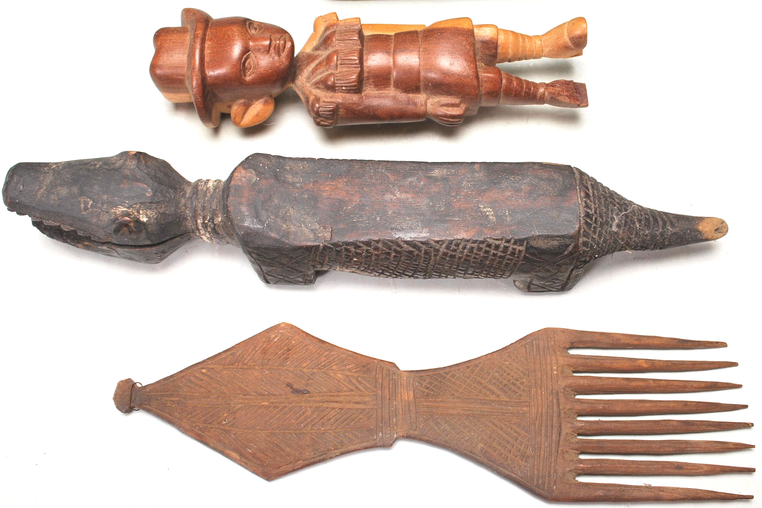 COLLECTION OF WOODEN TRIBALE CARVED ITEMS - FIGURI - Image 4 of 5