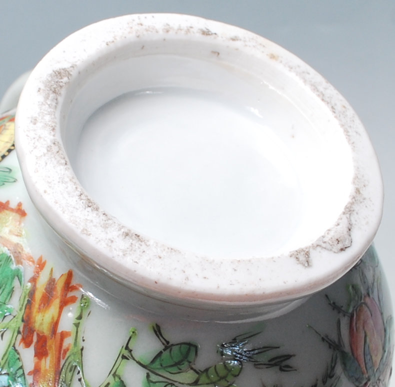 GROUP OF CHINESE AND JAPANESE CERAMIC PORCELAIN CE - Image 10 of 12