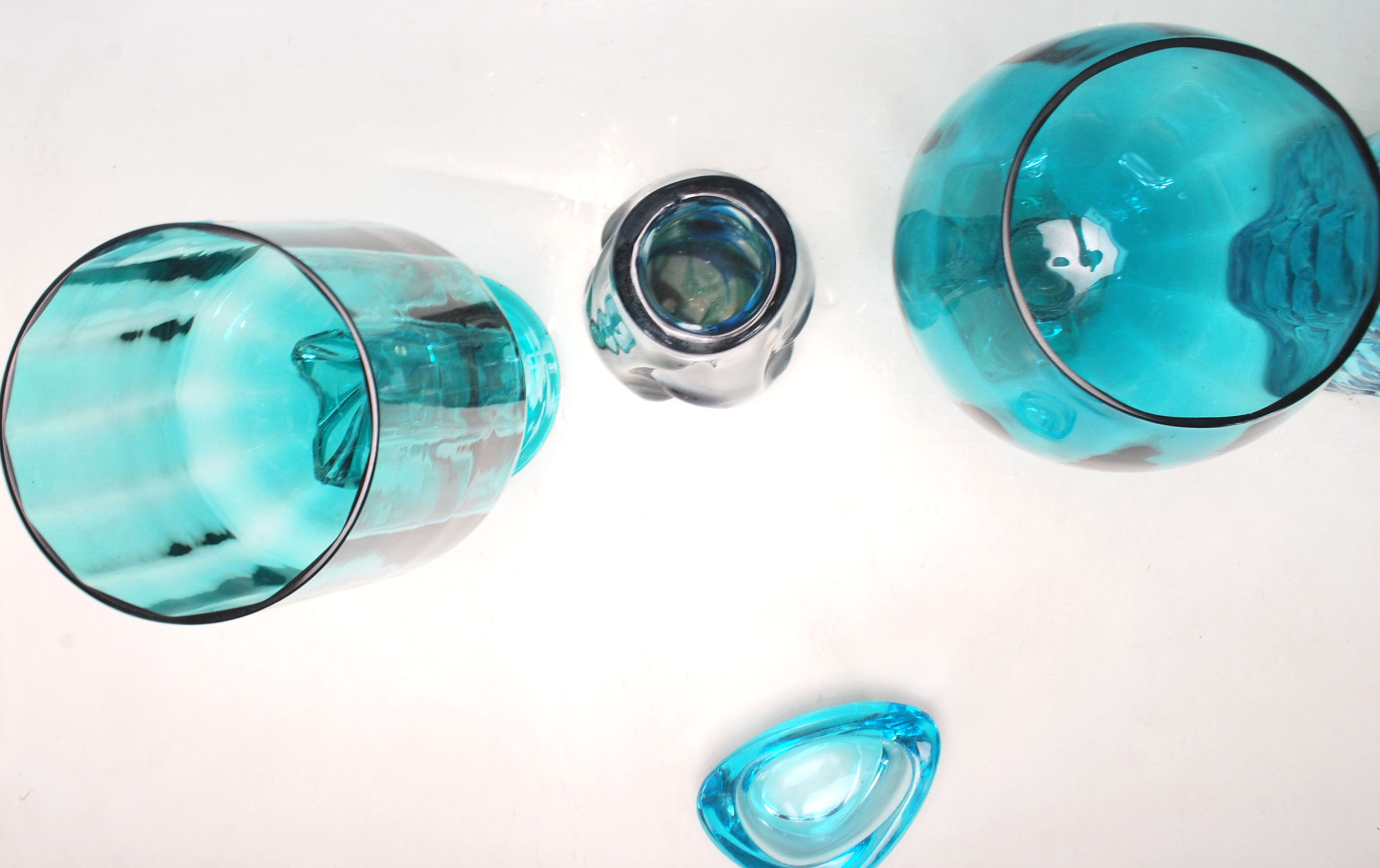 RETRO VINTAGE TEAL BLUE STUDIO ART GLASS VASES - Image 9 of 9