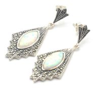 A PAIR OF STAMPED 925 SILVER ART DECO STYLE DROP E