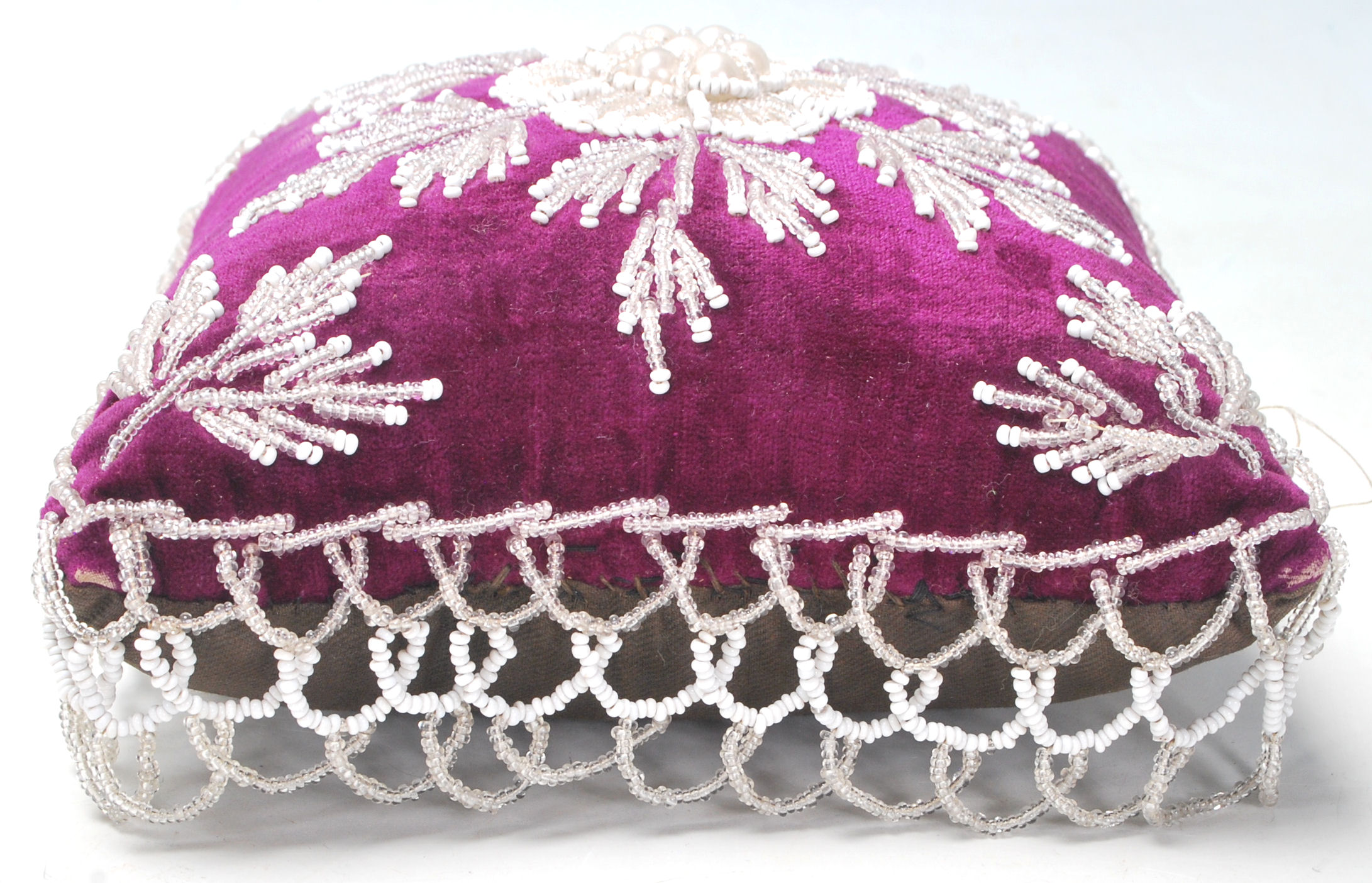 A 19TH CENTURY VICTORIAN PIN CUSHION - Image 2 of 4