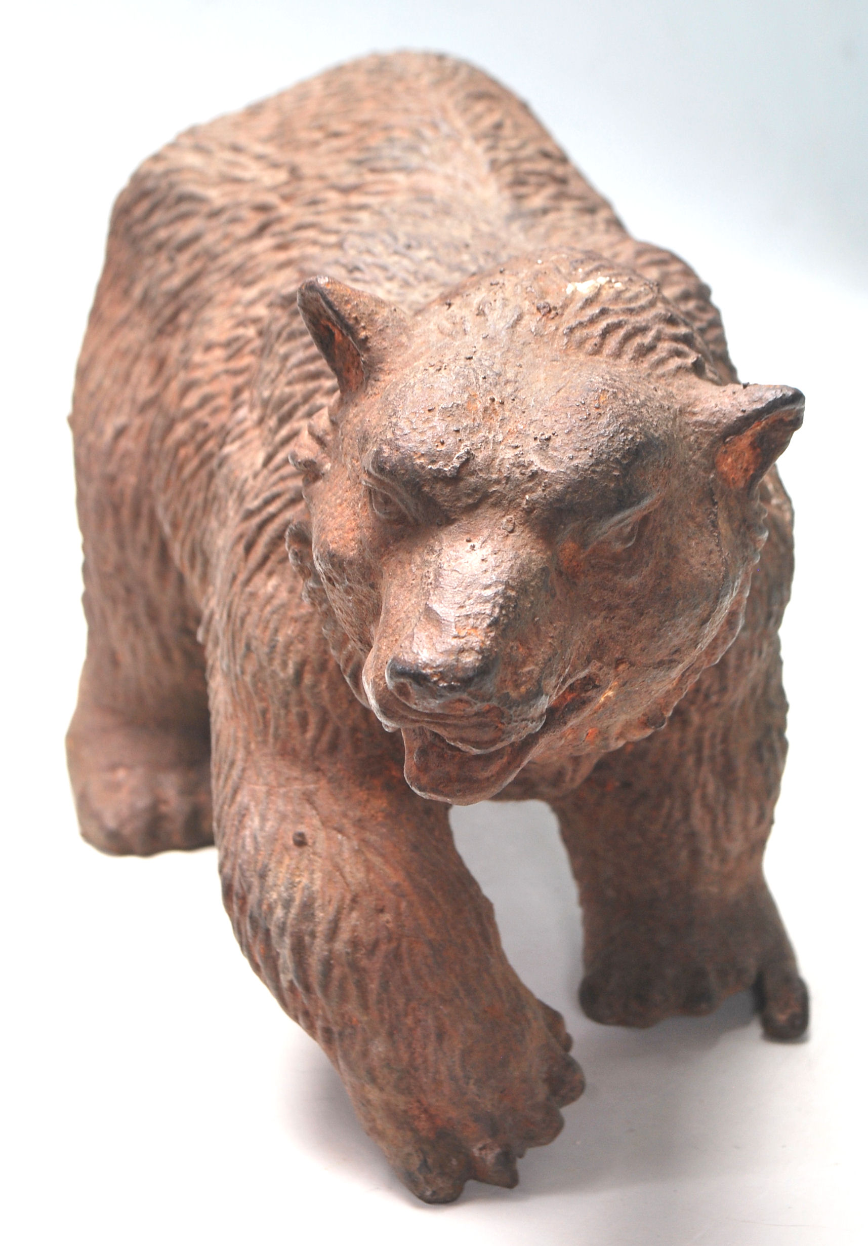 CAST IRON GRIZZLY BAR GARDEN FIGURINE - Image 2 of 5