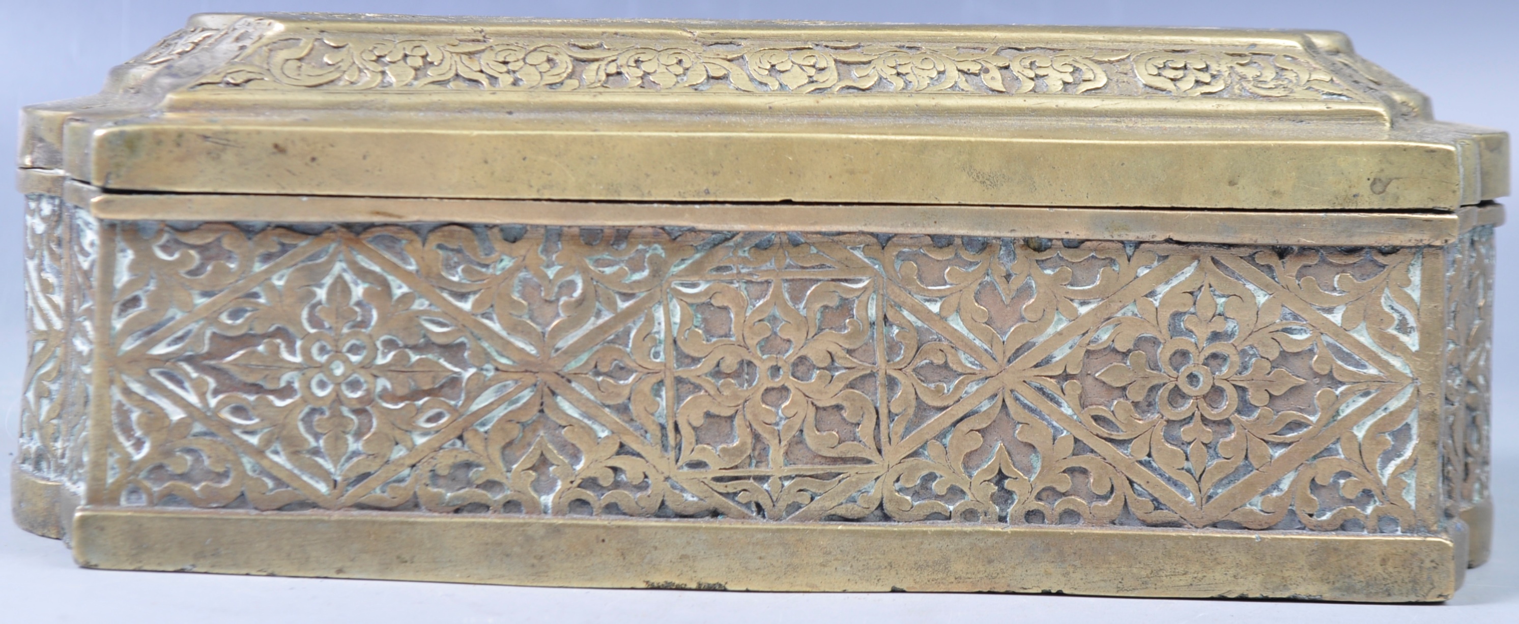 18TH CENTURY DUTCH JAVANESE INFLUENCE BRASS TOBACCO BOX