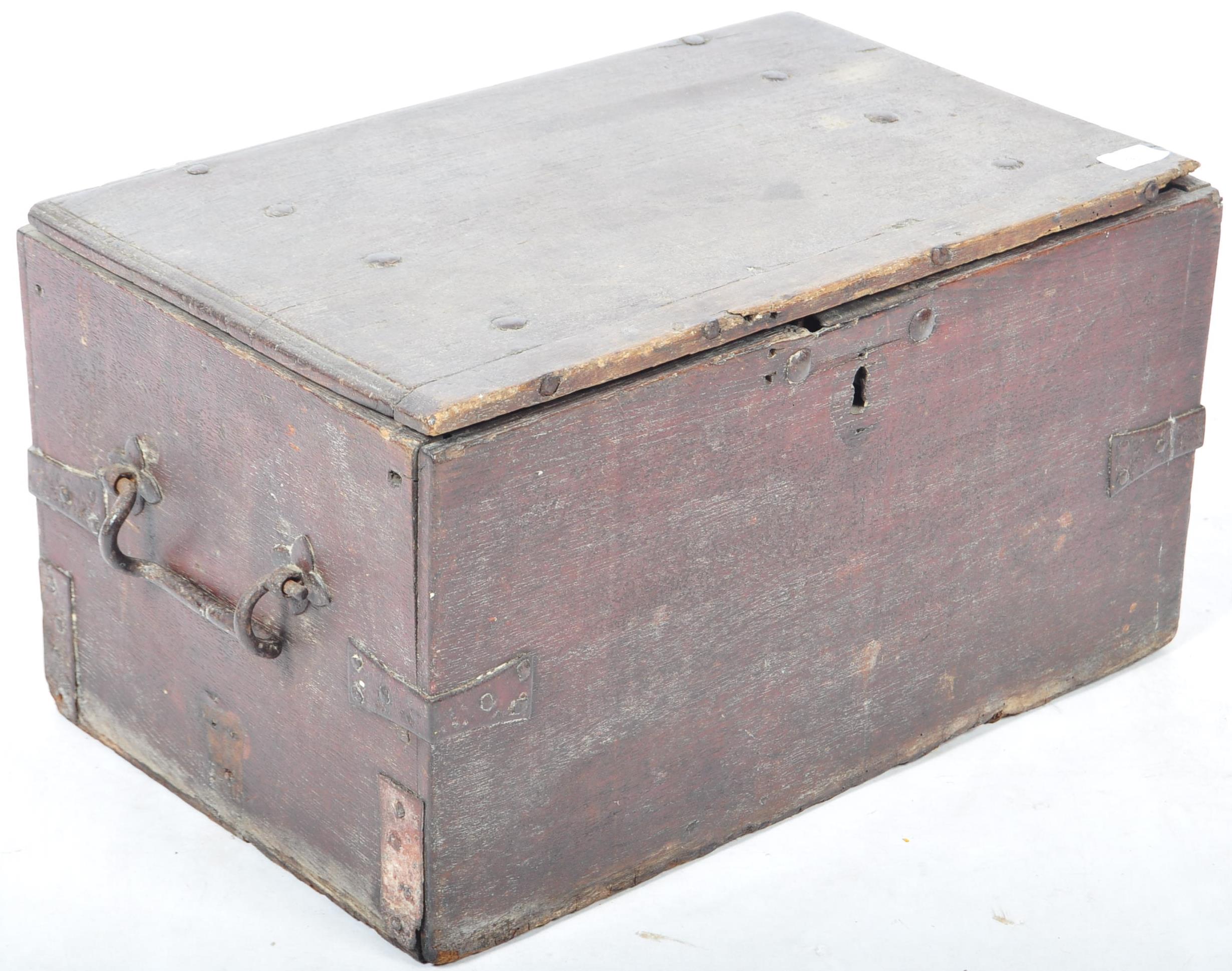 FANTASTIC 17TH CENTURY OAK AND IRON BOUND CARRIAGE / STORAGE BOX - Image 2 of 5