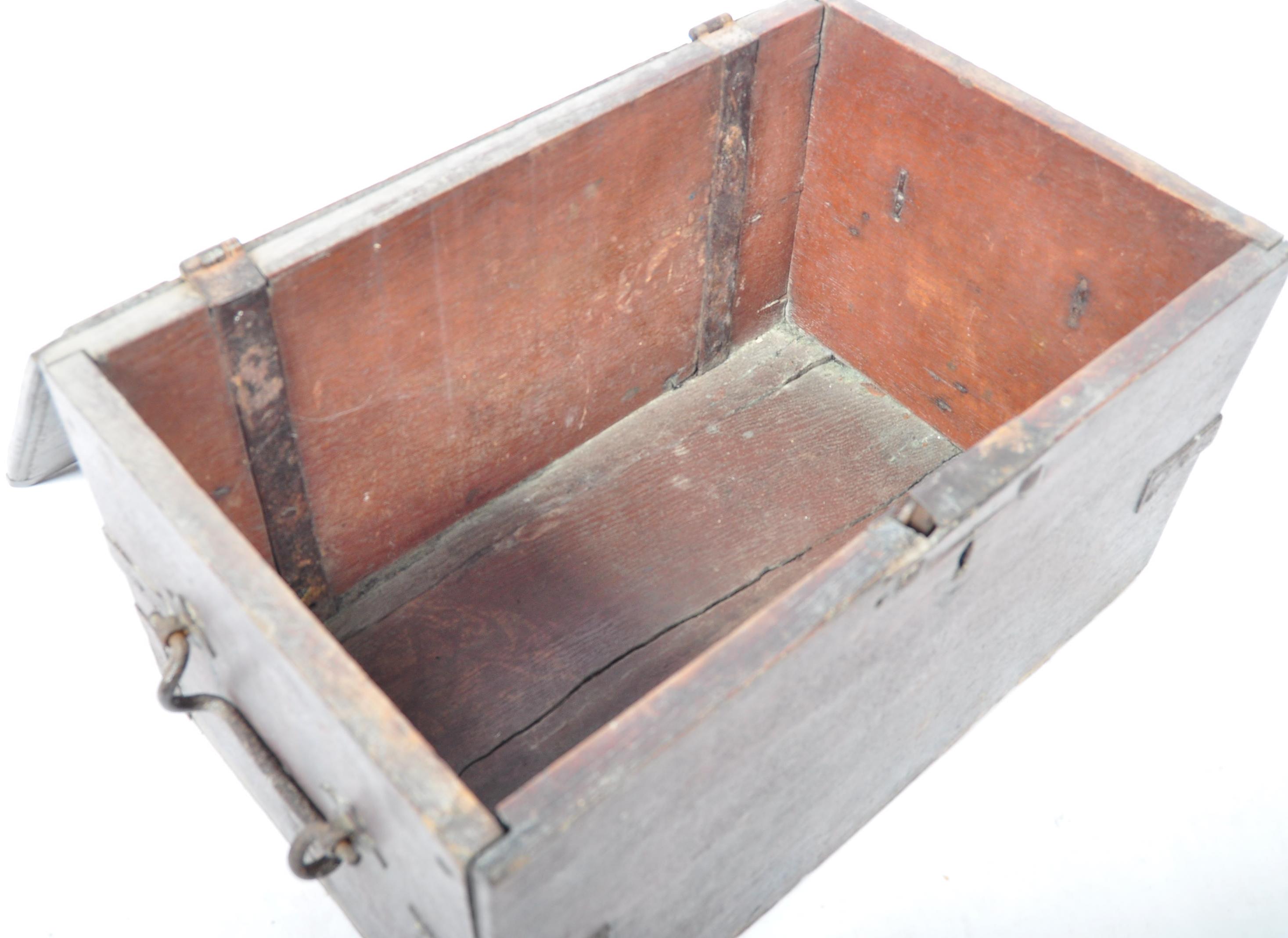 FANTASTIC 17TH CENTURY OAK AND IRON BOUND CARRIAGE / STORAGE BOX - Image 4 of 5