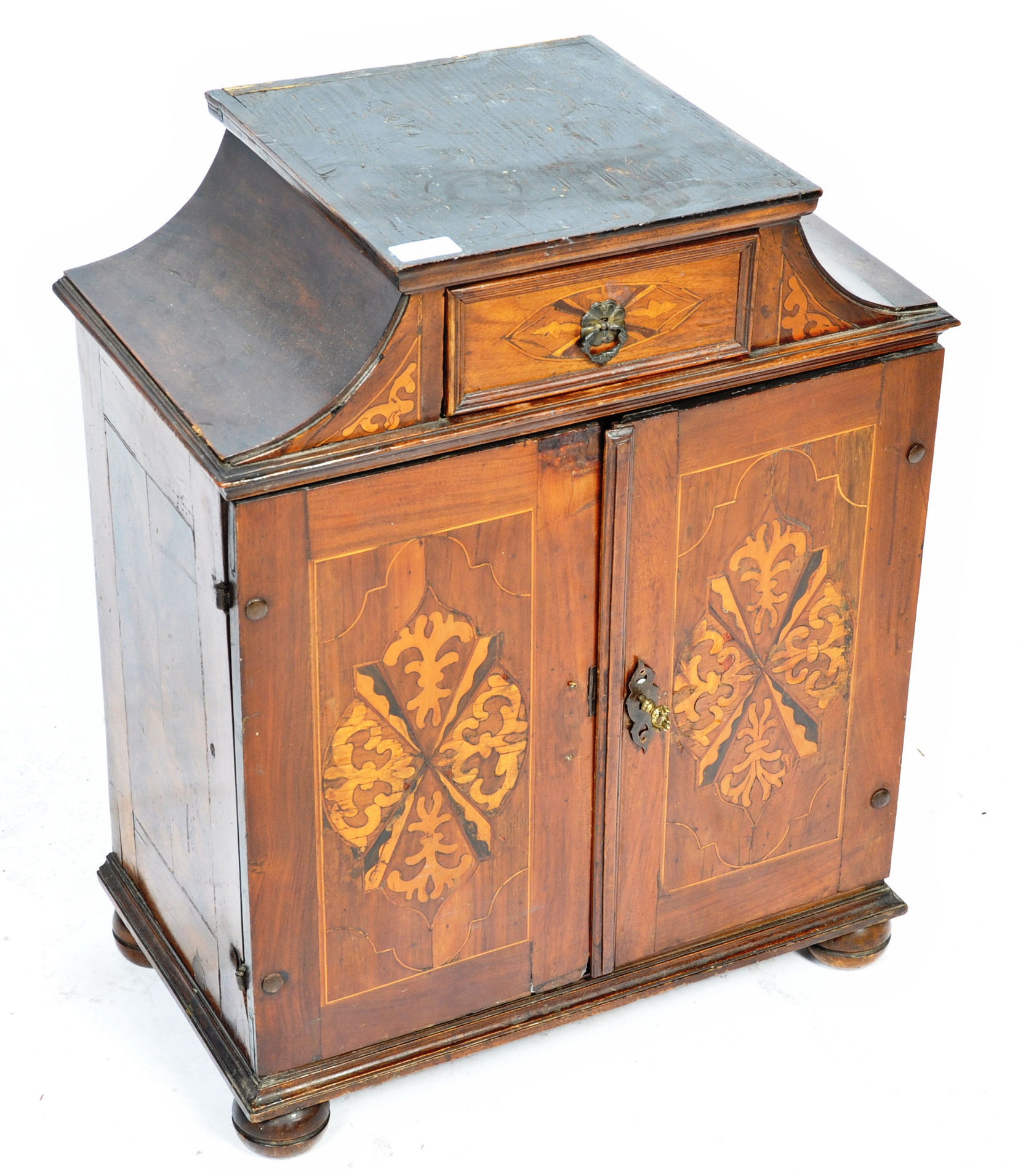 FINE QUALITY 17TH CENTURY DUTCH WALNUT TABLE CABINET - Image 2 of 4