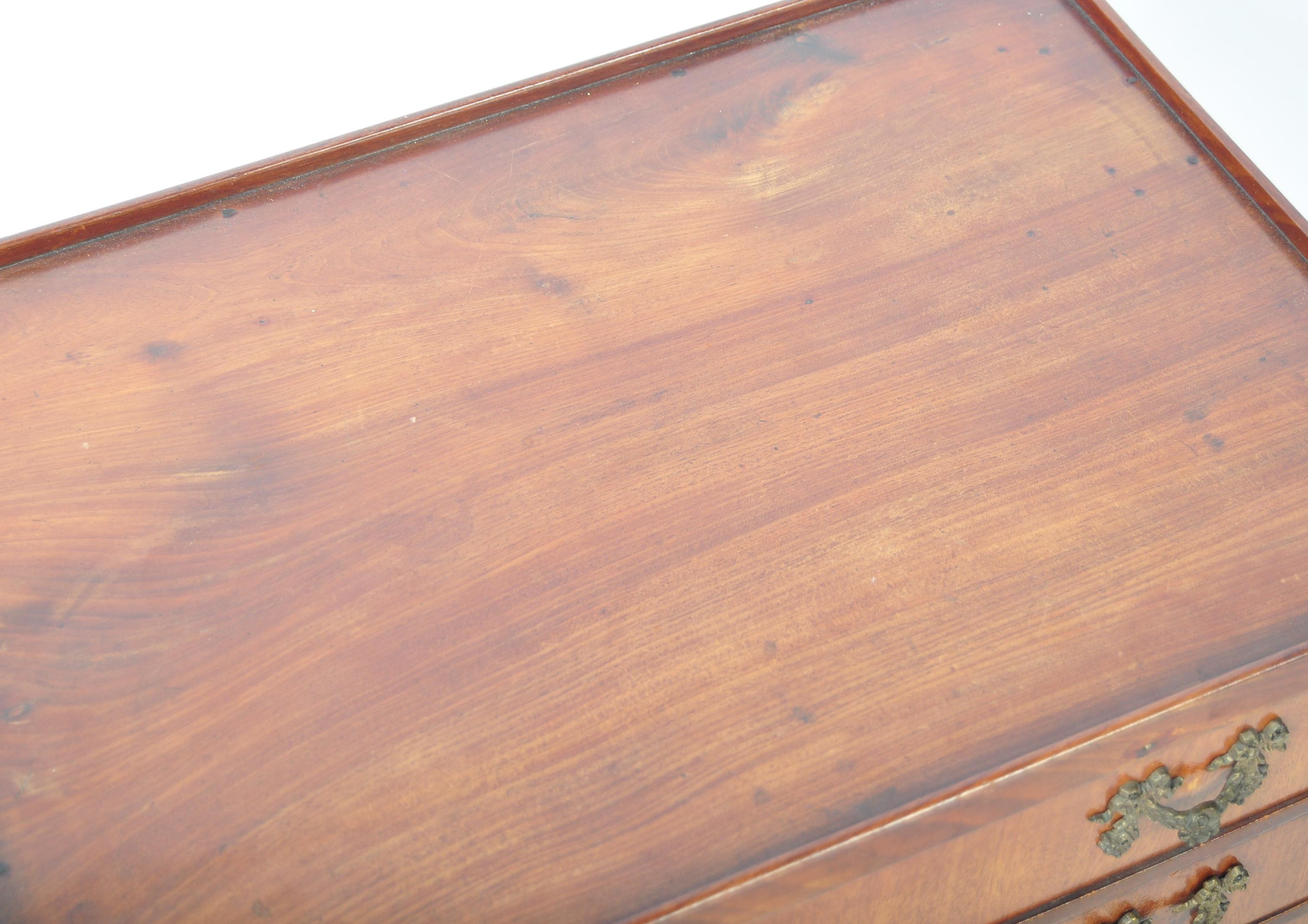 19TH CENTURY ANTIQUE CHEST OF DRAWERS OF GOOD SMALL PROPORTIONS - Image 3 of 5