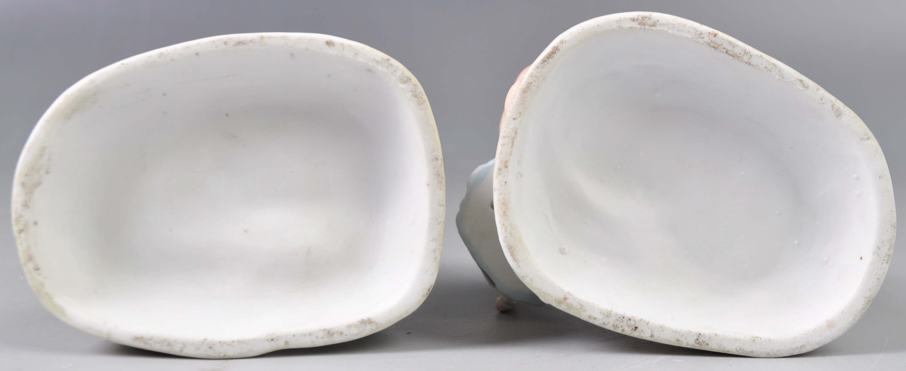 ANTIQUE PAIR OF BISCUIT PORCELAIN MATCH STRIKERS - Image 3 of 3