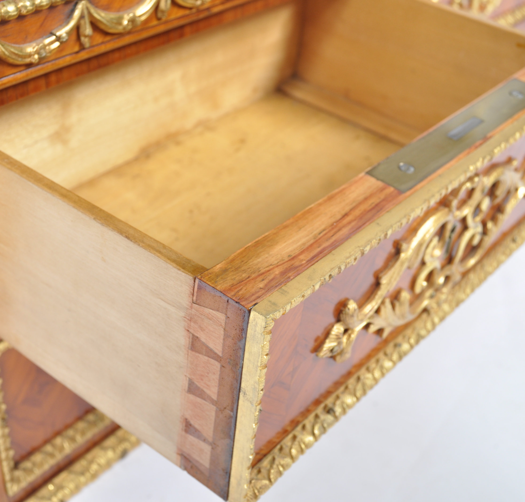 STUNNING 19TH CENTURY ORMOLU AND KINGWOOD TABLE CABINET - Image 5 of 6