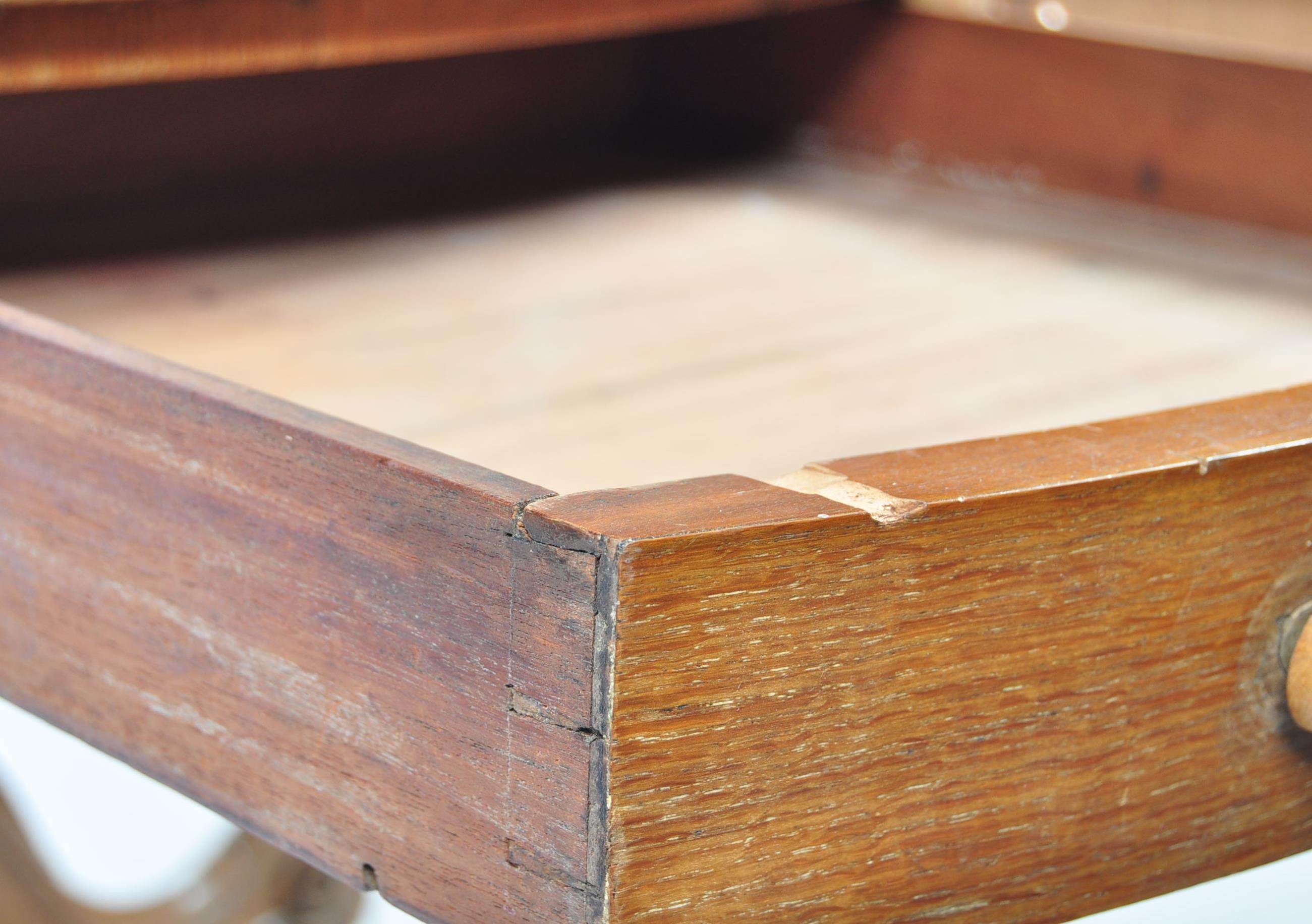 AN IMPRESSIVE 19TH CENTURY OAK DRUM DINING TBALE - Image 4 of 6