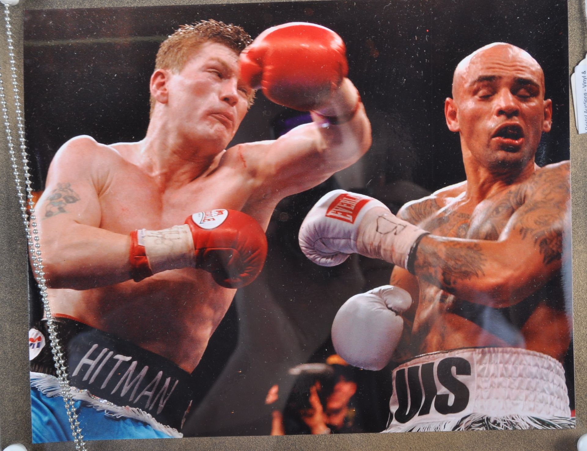 RICKY HATTON - PROFESSIONAL BOXER - AUTOGRAPHED GLOVE - Image 3 of 4