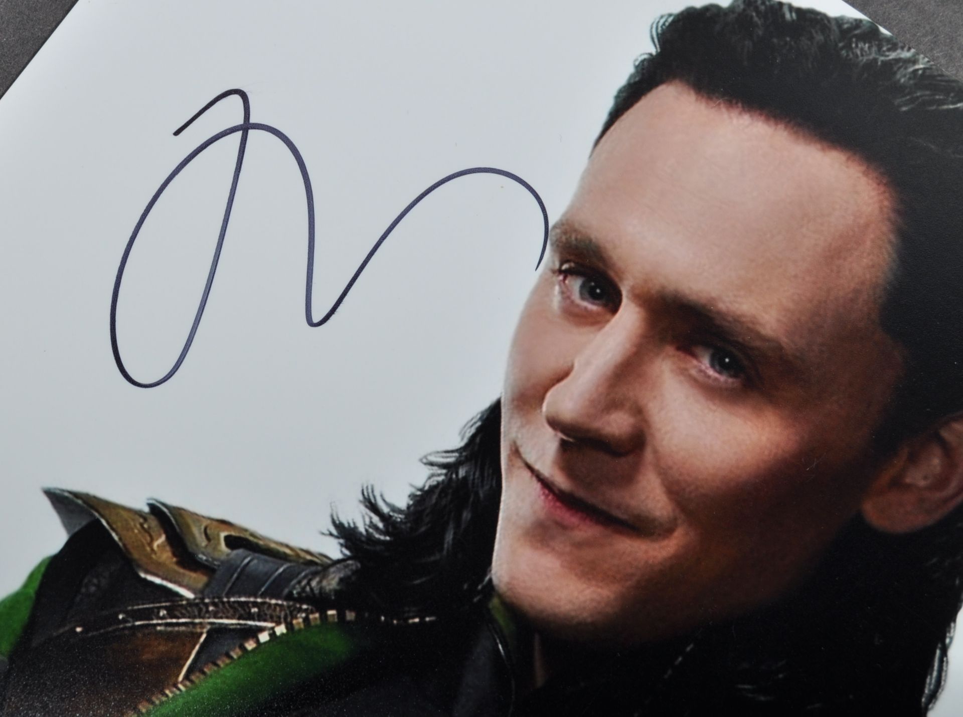 MARVEL AVENGERS - TOM HIDDLESTON - LOKI - SIGNED PHOTO - Image 2 of 2